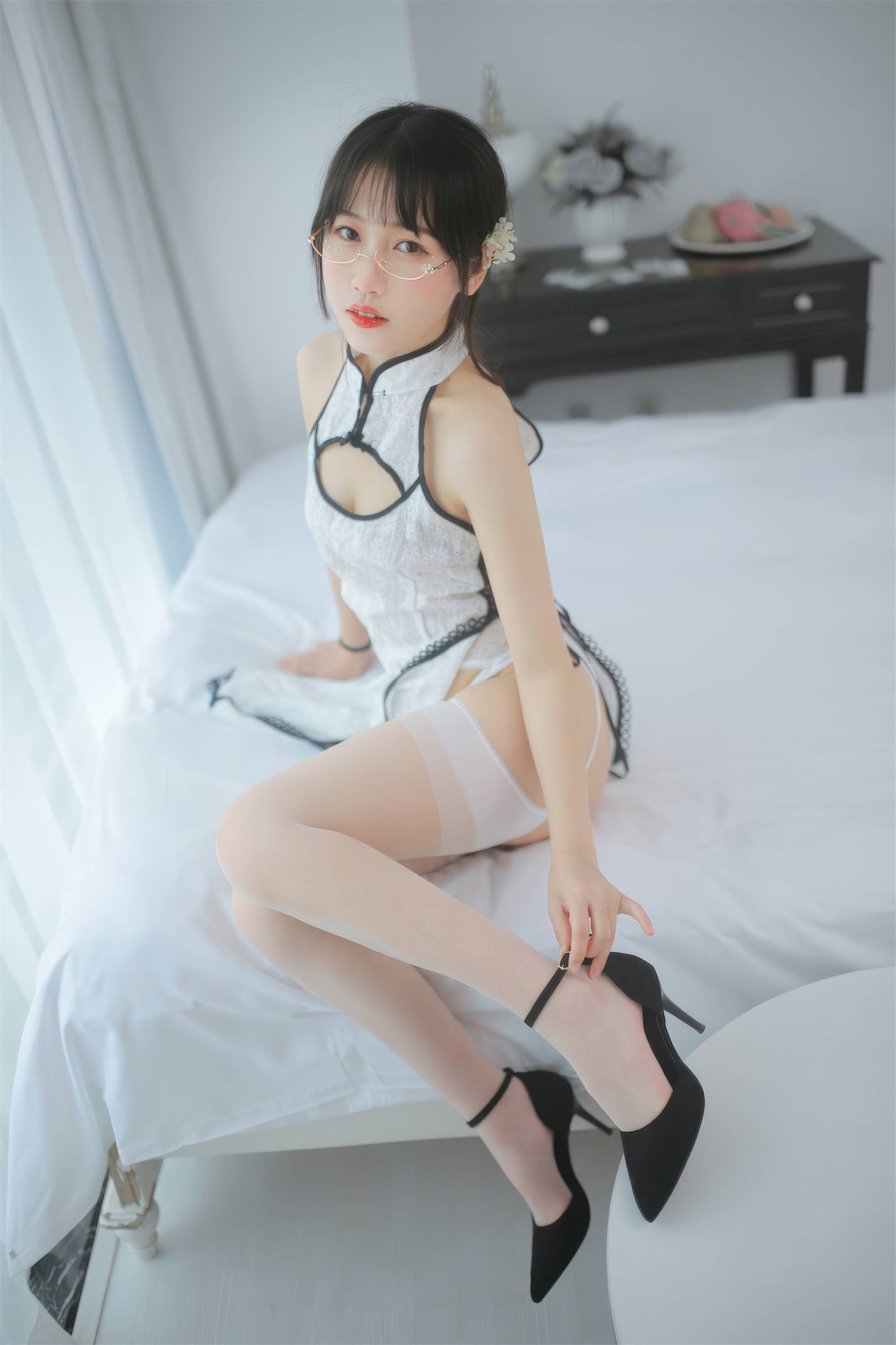 【網路收集系列】福利姬 不呆貓《 人妻白旗袍 》VIP福利帖全【58P】-第1章-图片11