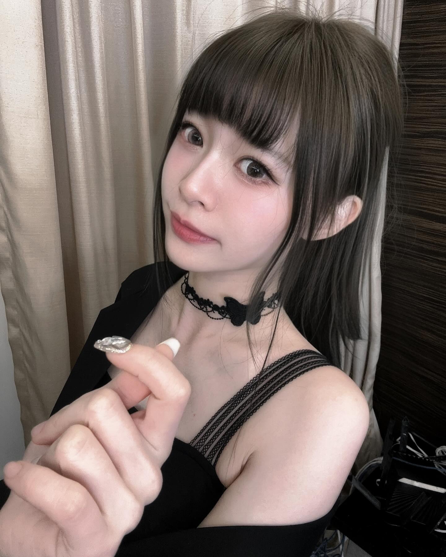 實況主正妹「林芝衣」可甜可辣惹人愛！有著強大優質身材-第1章-图片5