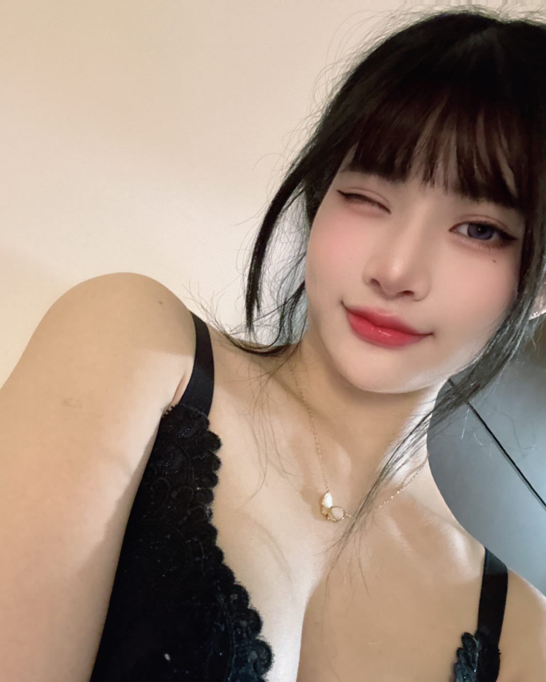 正妹「冪冪」側乳線條全露出.....身材姣好完美誘人-第1章-图片3