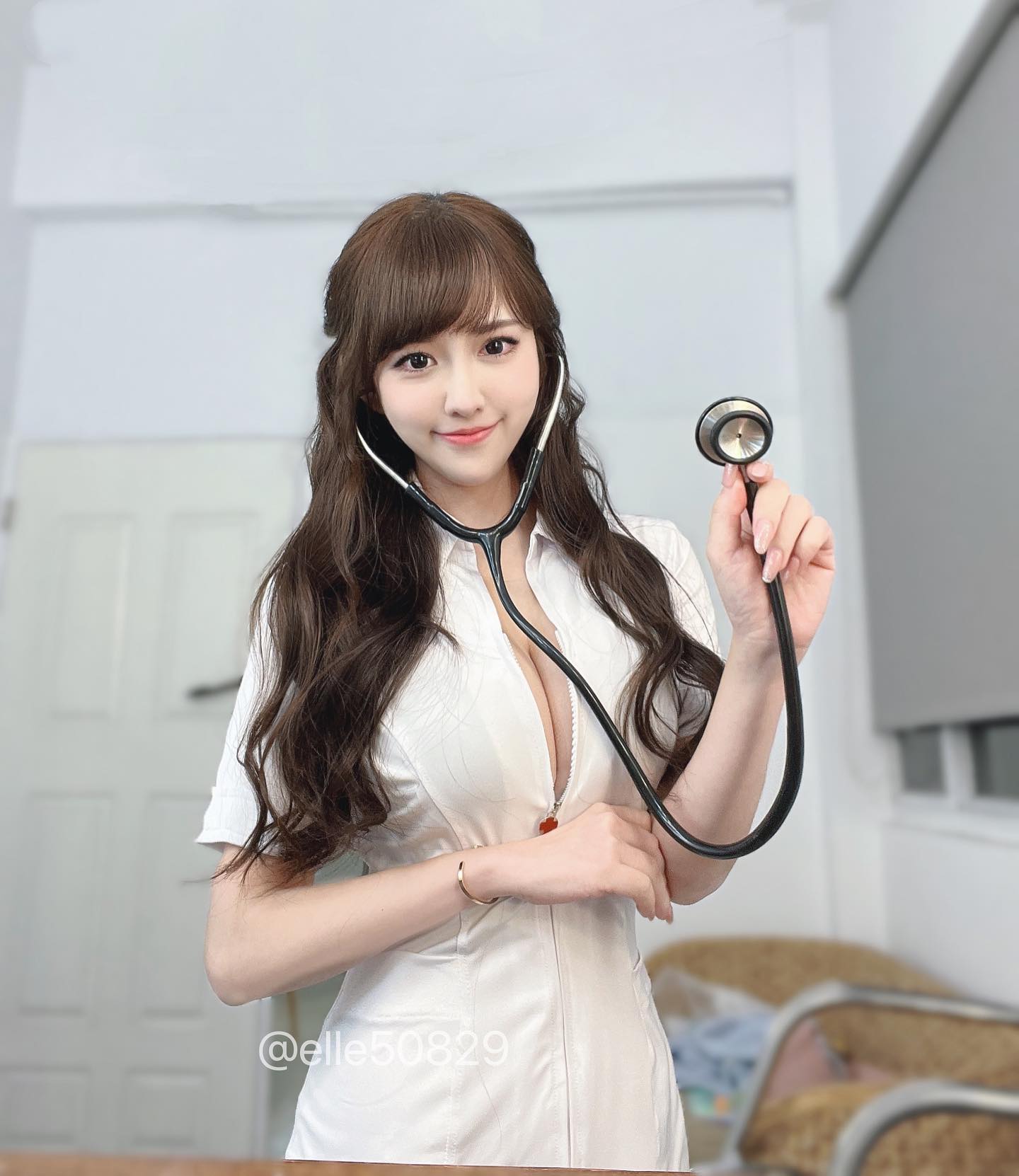 最美護理師「Elle」銷魂身材讓人受不了....穿上比基尼有夠辣-第1章-图片1