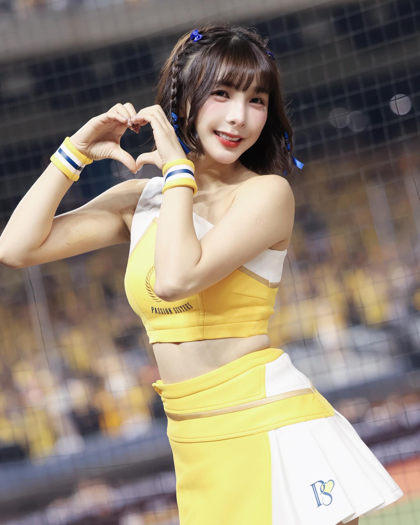 PS女神「林可」雙峰整個呼之欲出 心已經被你擄獲了-第1章-图片1