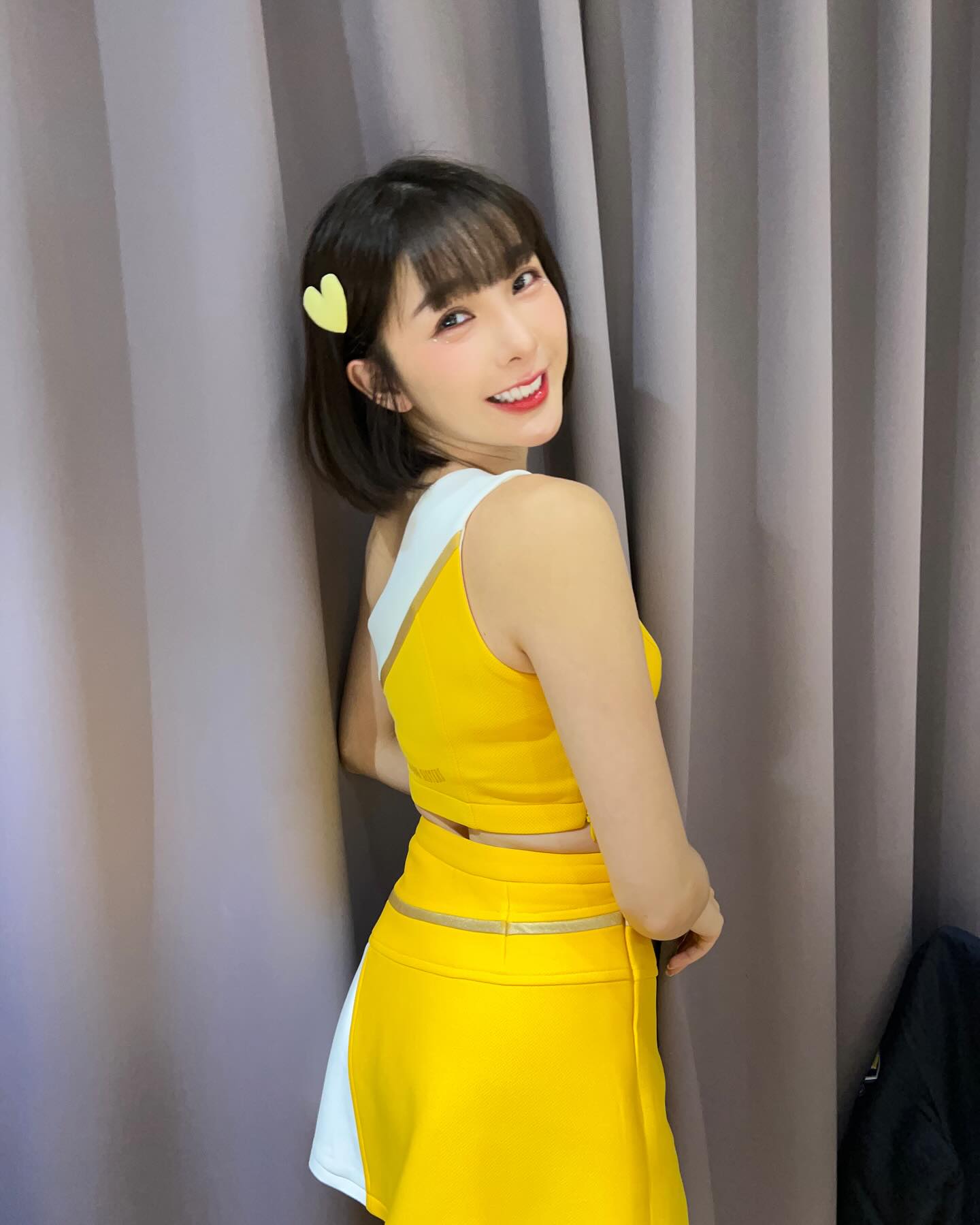 PS女神「林可」雙峰整個呼之欲出 心已經被你擄獲了-第1章-图片4