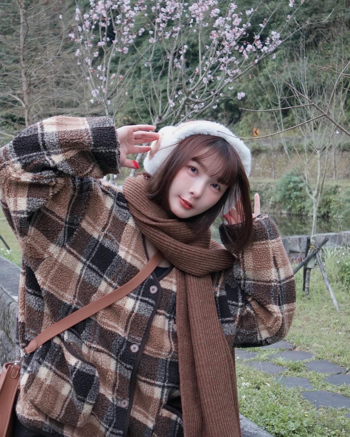 PS女神「林可」雙峰整個呼之欲出 心已經被你擄獲了-第1章-图片9