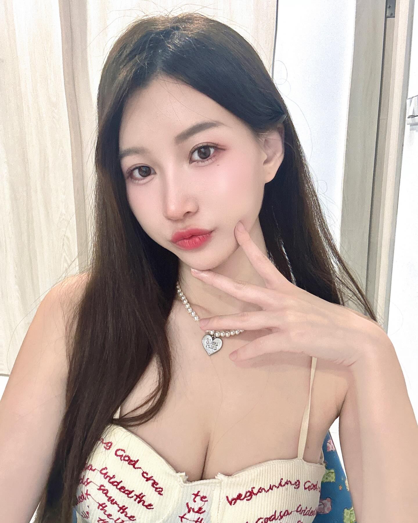 正妹「妮娜張張」上圍壯觀有料太逼人 火辣十足-第1章-图片3