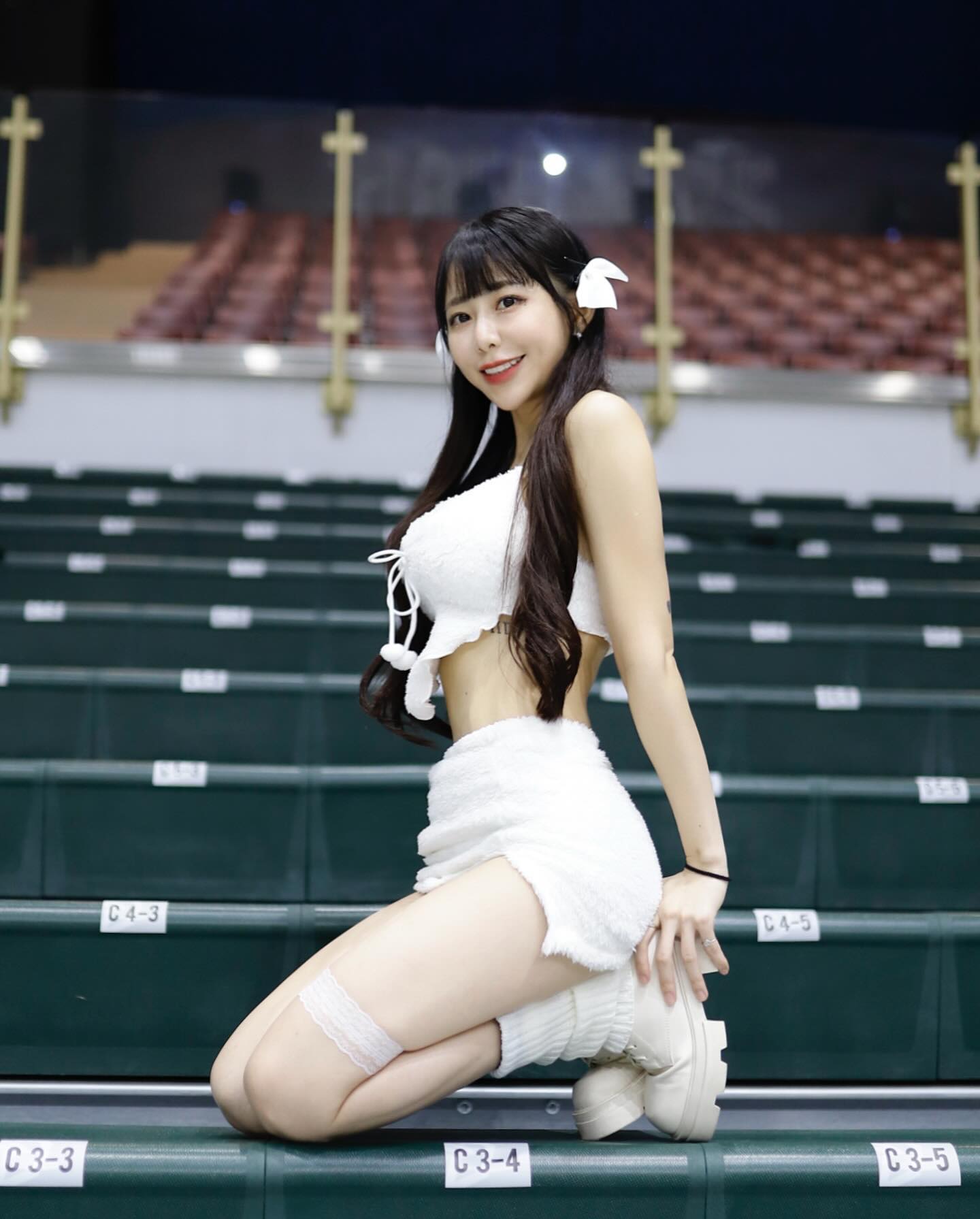 女神「梓梓董梓甯」惹火身材比例讓你凍未條-第1章-图片7