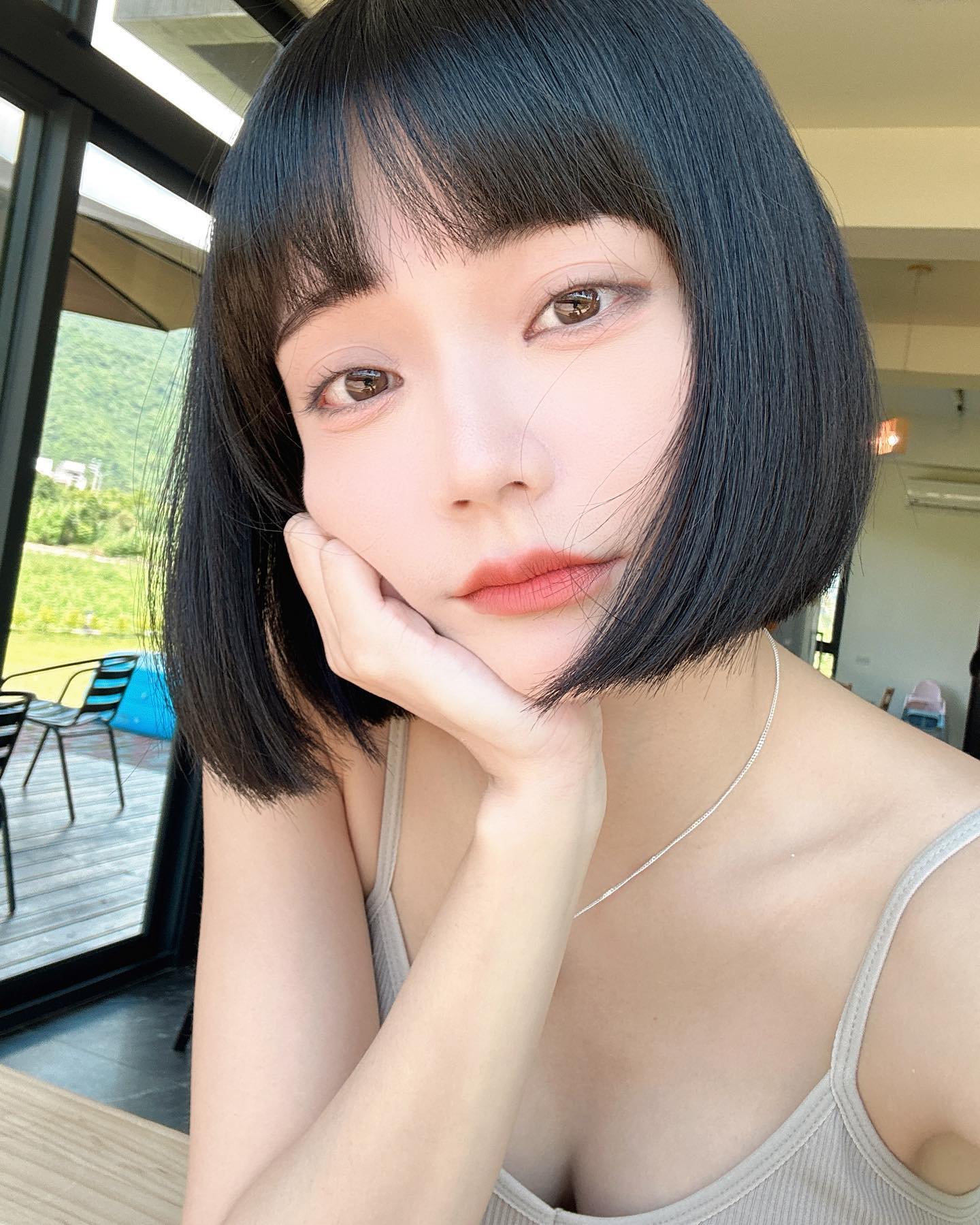 最正寵物溝通師展露「傲秀胸器」火辣拍攝展現性感反差萌-第1章-图片3