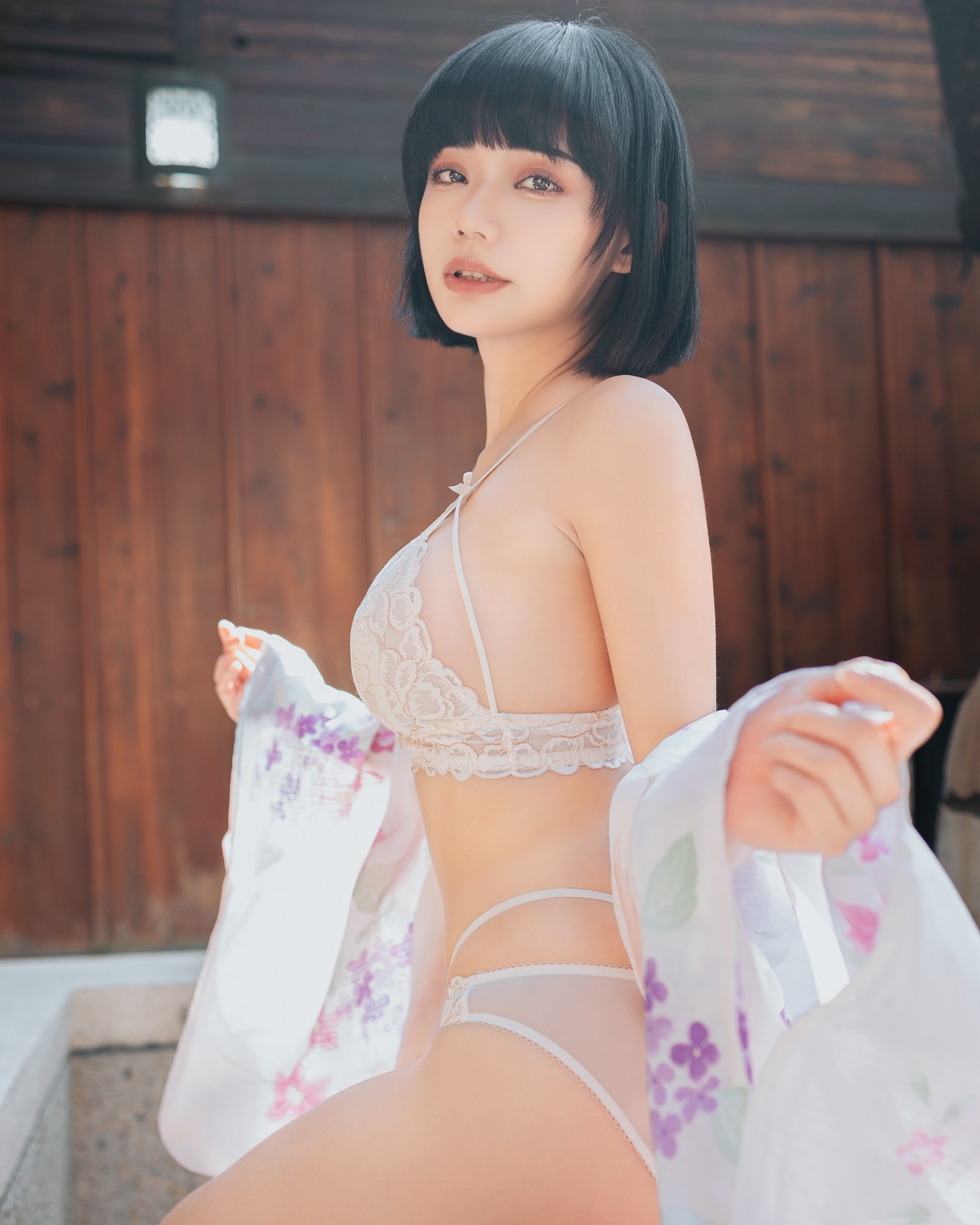 最正寵物溝通師展露「傲秀胸器」火辣拍攝展現性感反差萌-第1章-图片8