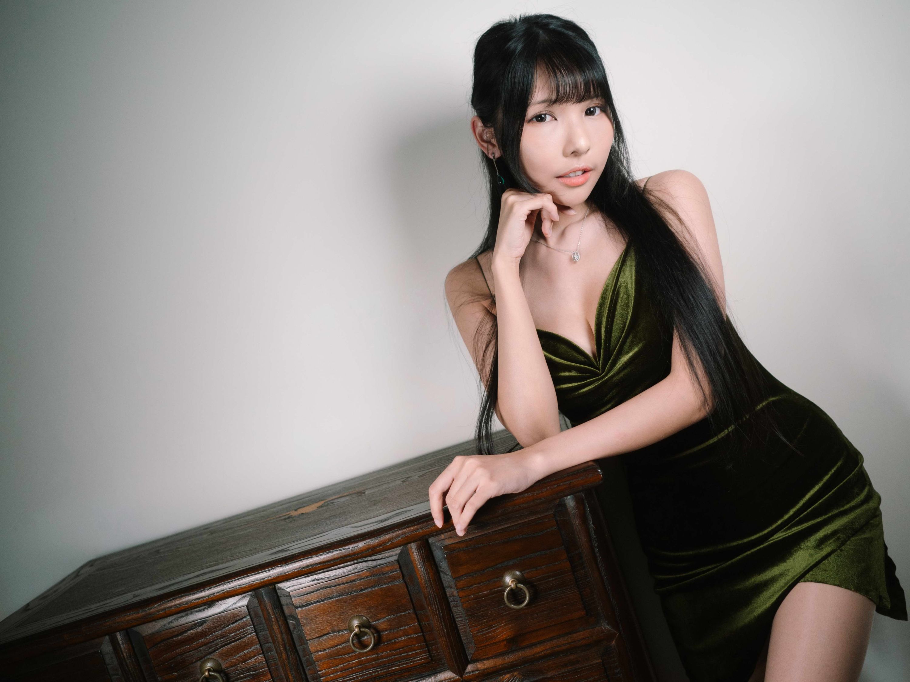 【美腿番外篇系列】長腿美模 依霜 性感約拍 高跟美腿【72P】-第1章-图片57