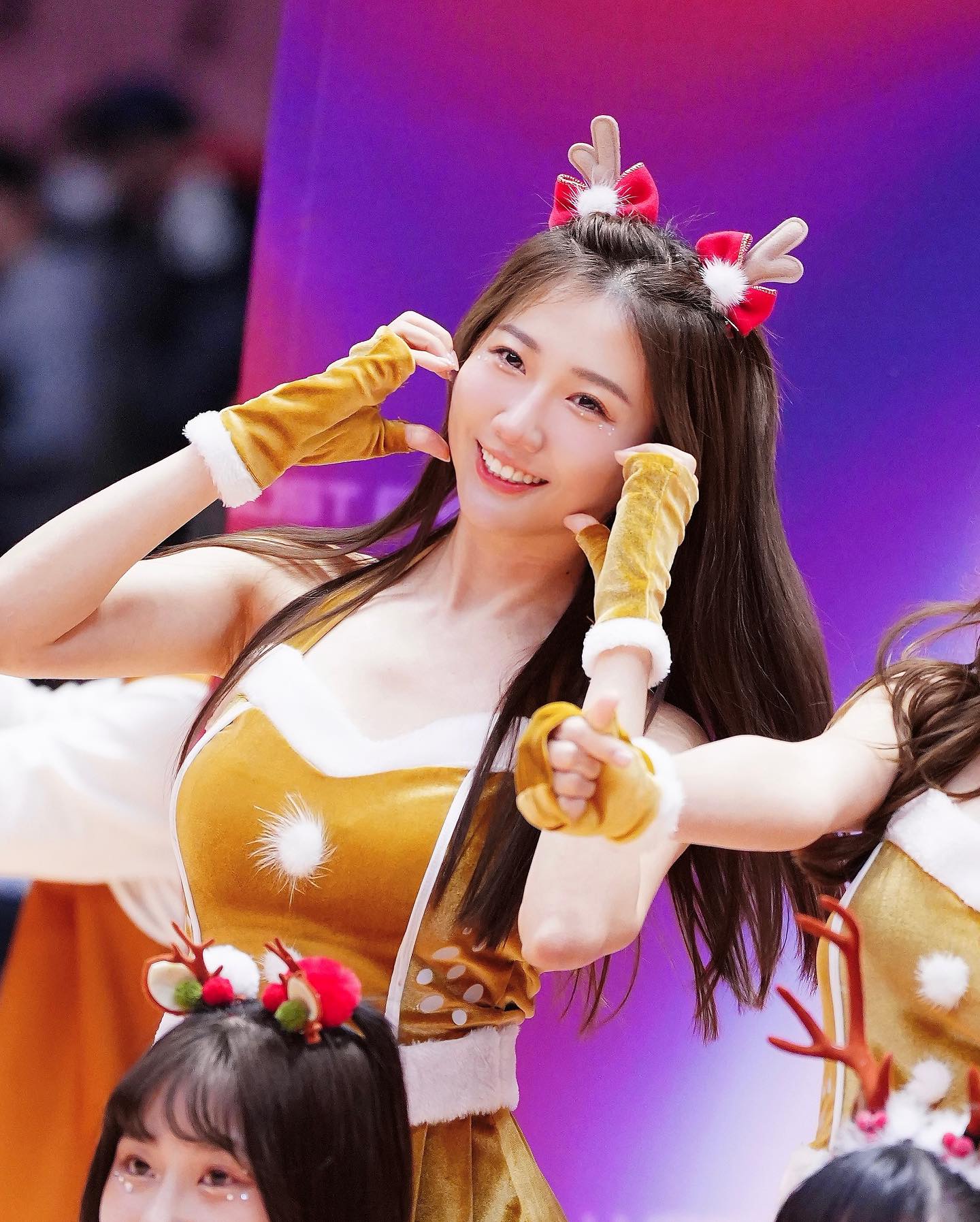 球場女神「游游Mita」天使臉蛋+魔鬼身材散發極致的誘惑-第1章-图片5