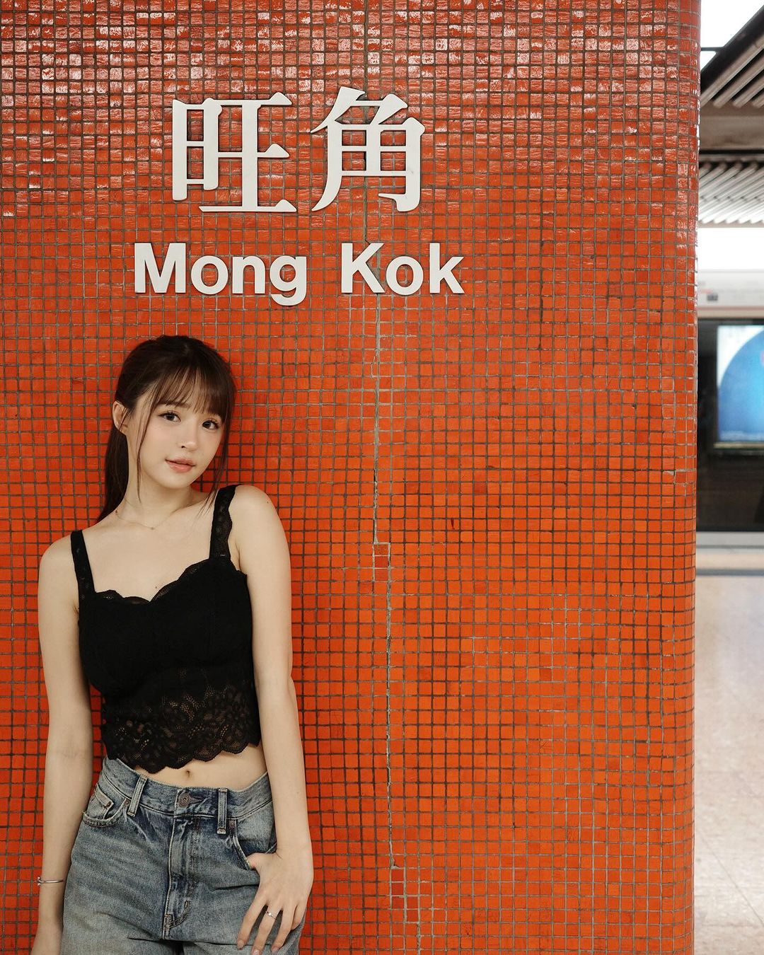 「寫真女神」元元收工後煩惱吃什麼？低胸深 V 洋裝炸出雙球，網友激動直喊：「吃我！-第1章-图片3