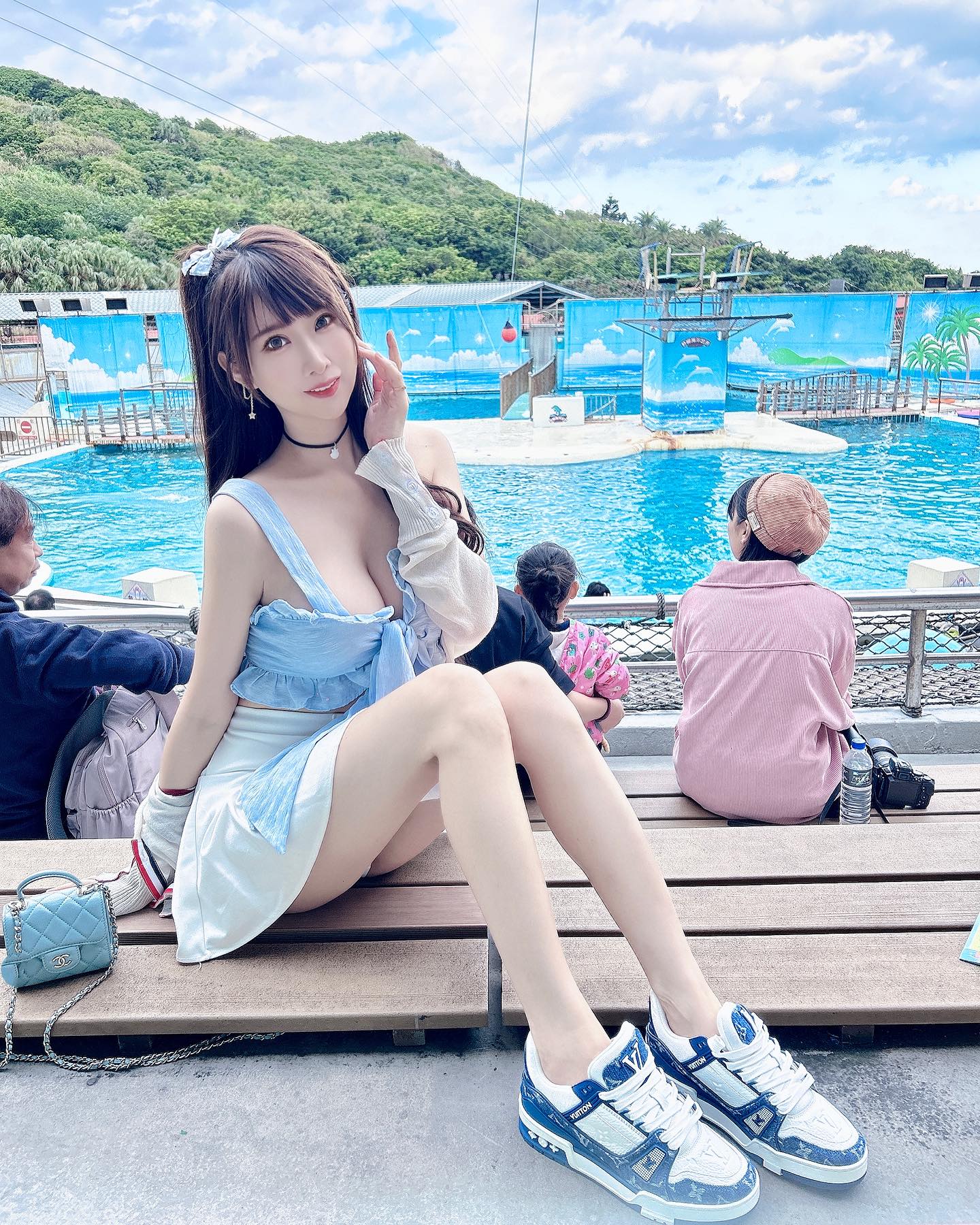 正妹「采衣」視覺衝擊讓人腿軟站不住 身材弧度完美-第1章-图片4