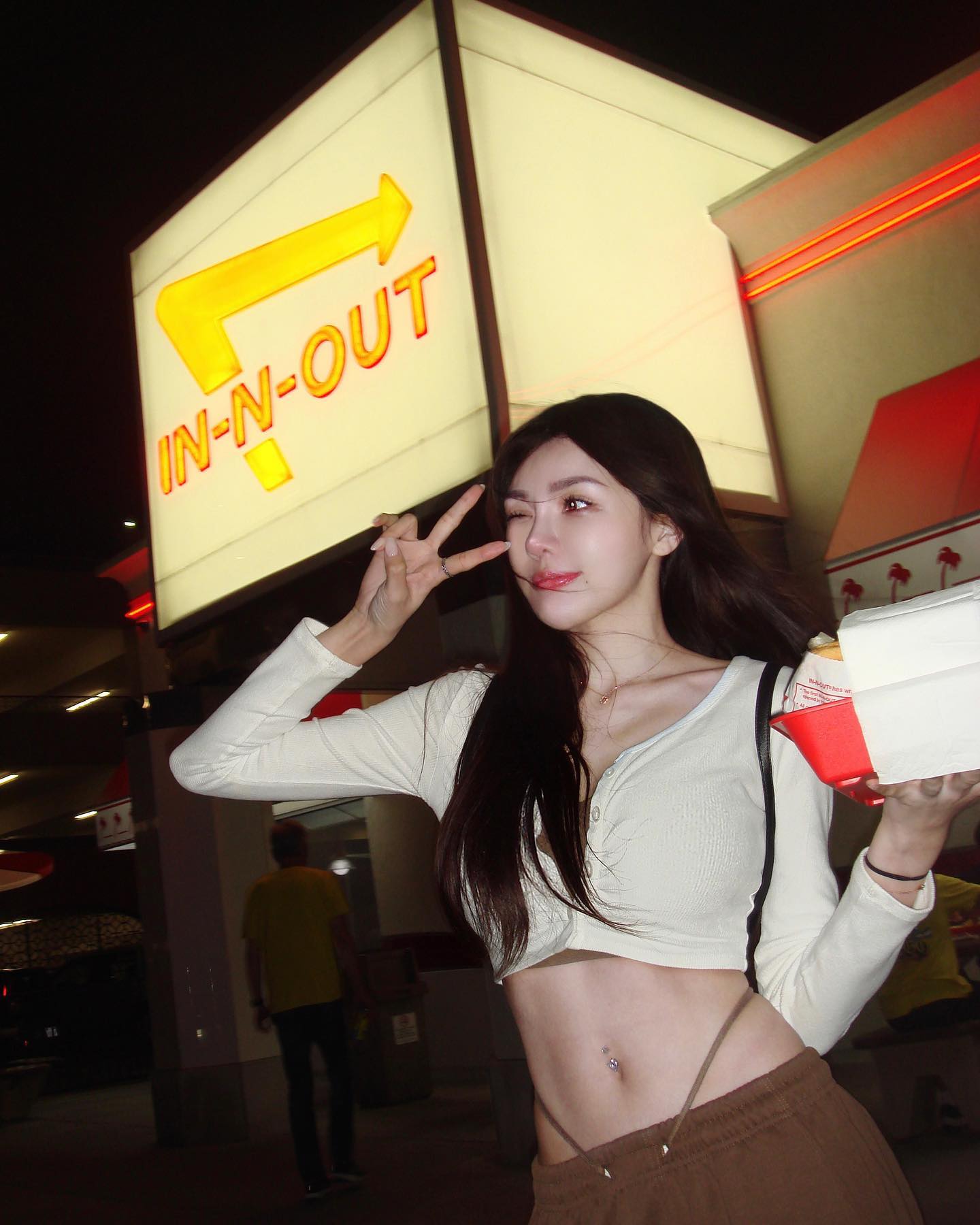 「陳咖喀」性感曲線惹火誘人！視角太逆天-第1章-图片7