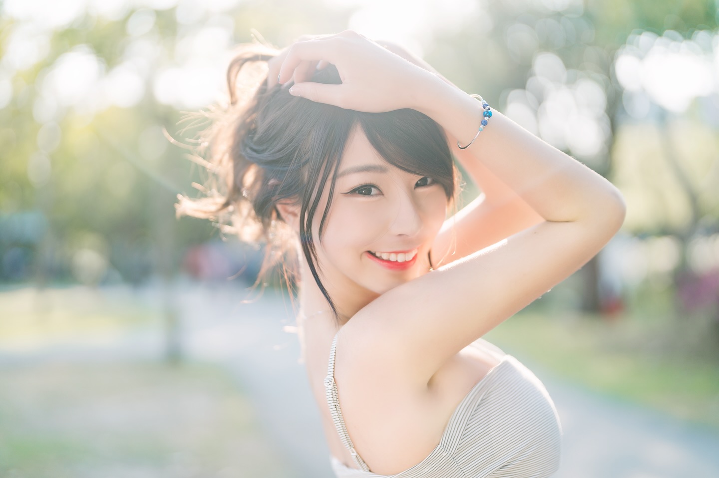 萌妹「蘇小小」極品美胸鼻血止不住 畫面太狂深溝畢現-第1章-图片2