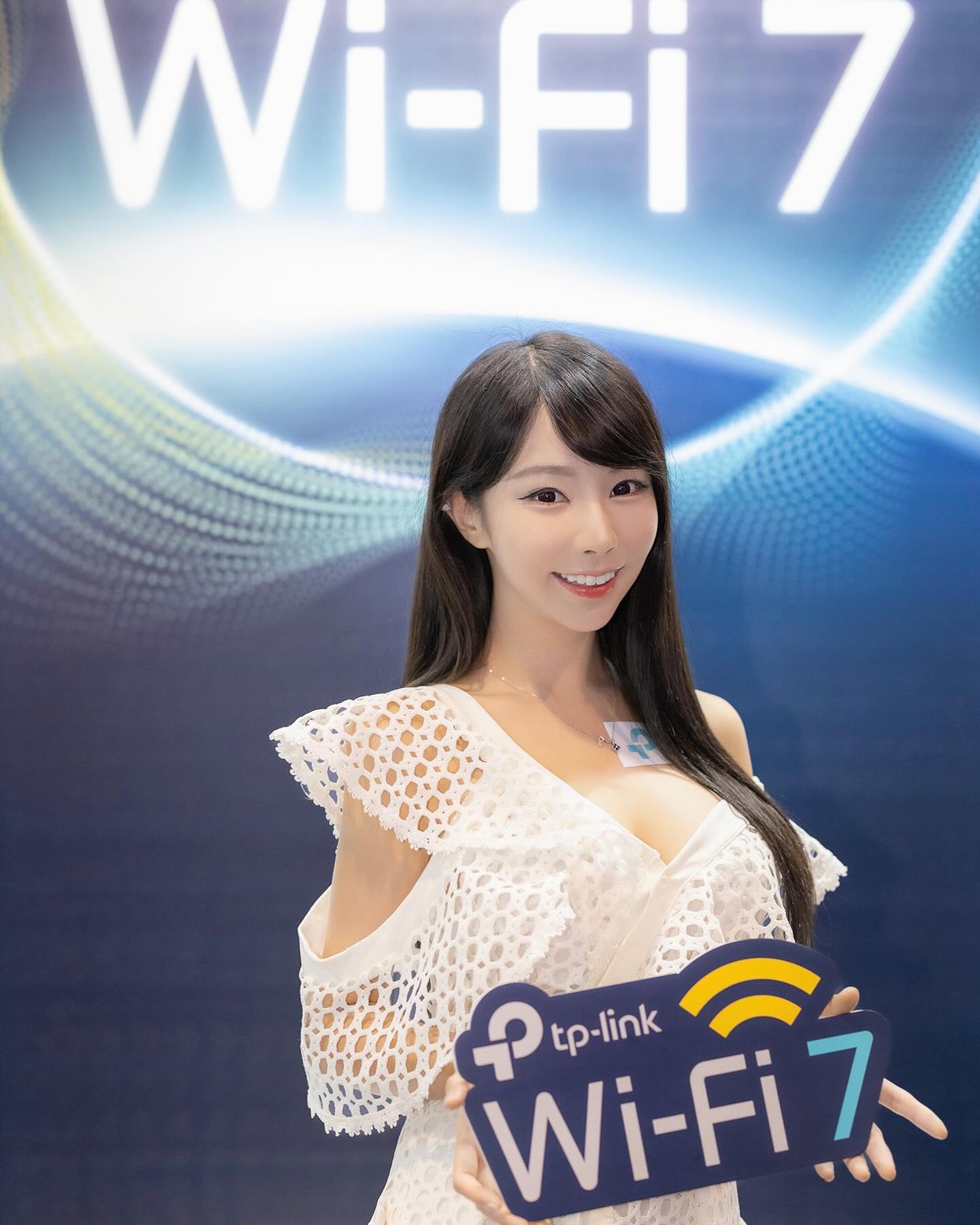 萌妹「蘇小小」極品美胸鼻血止不住 畫面太狂深溝畢現-第1章-图片8