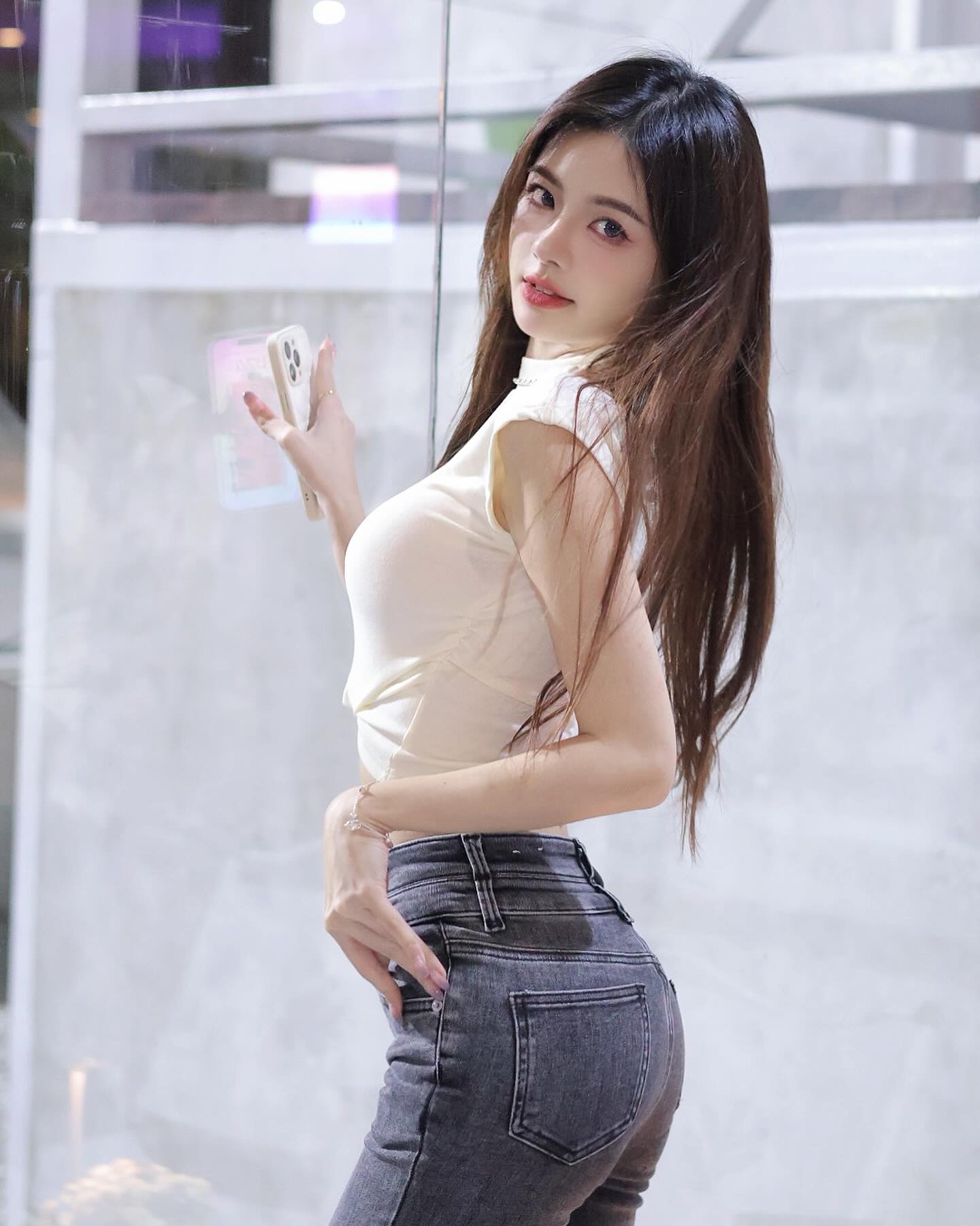 氣質奶妹「Jin Wen 靖汶」波濤洶湧的上圍和緊緻腰身太性感-第1章-图片1