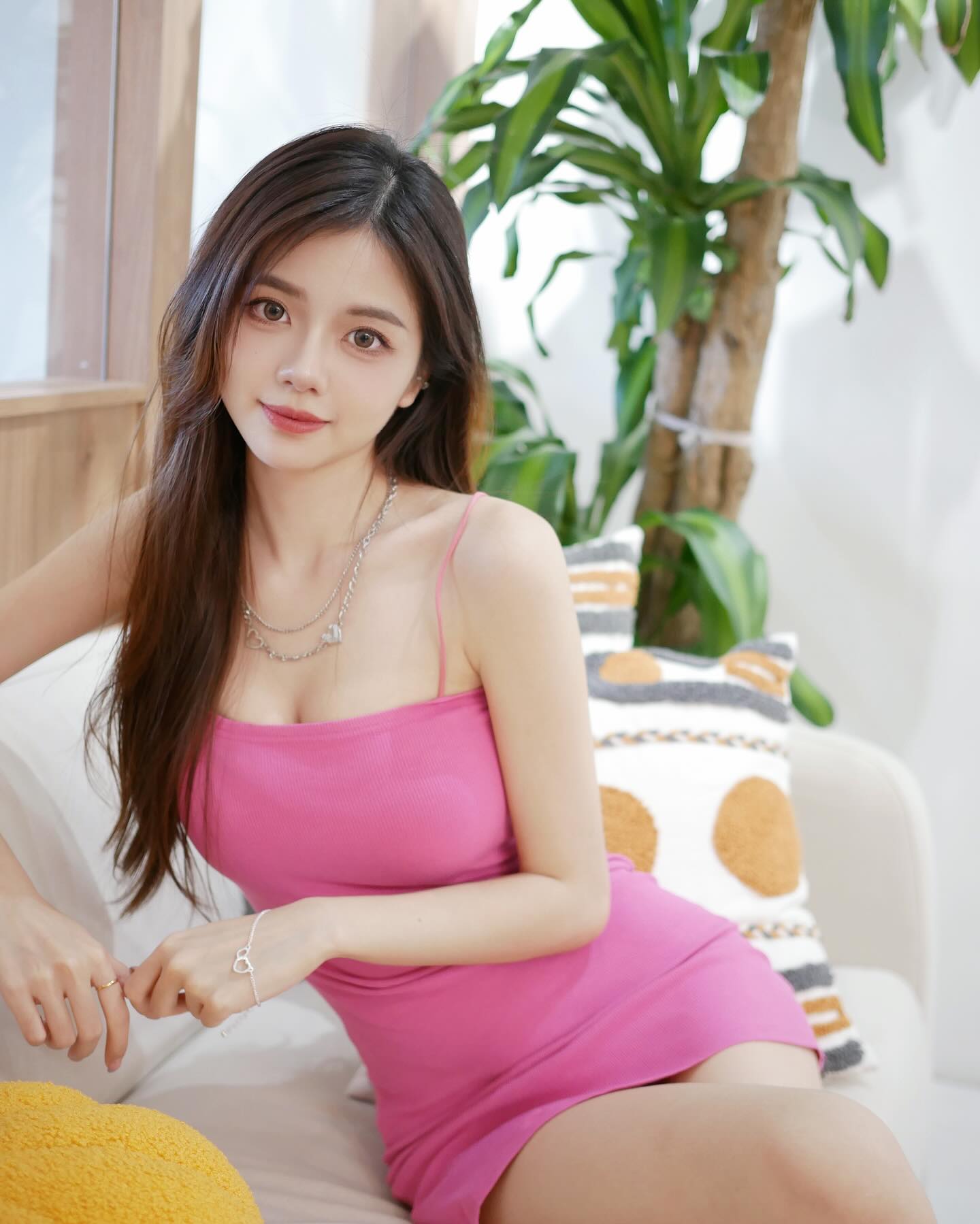 氣質奶妹「Jin Wen 靖汶」波濤洶湧的上圍和緊緻腰身太性感-第1章-图片2