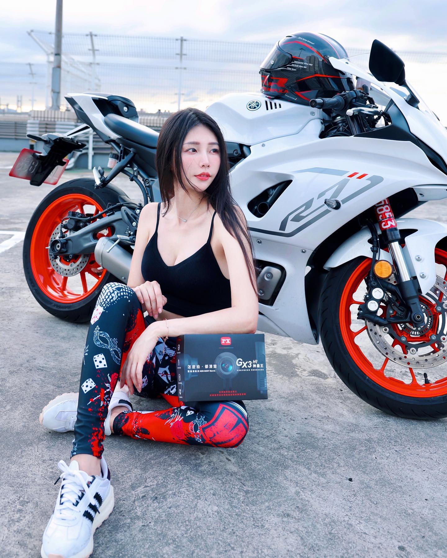 長腿女神「王晨飄Sofia」無法抗拒的誘惑.....一不小心就淪陷-第1章-图片2