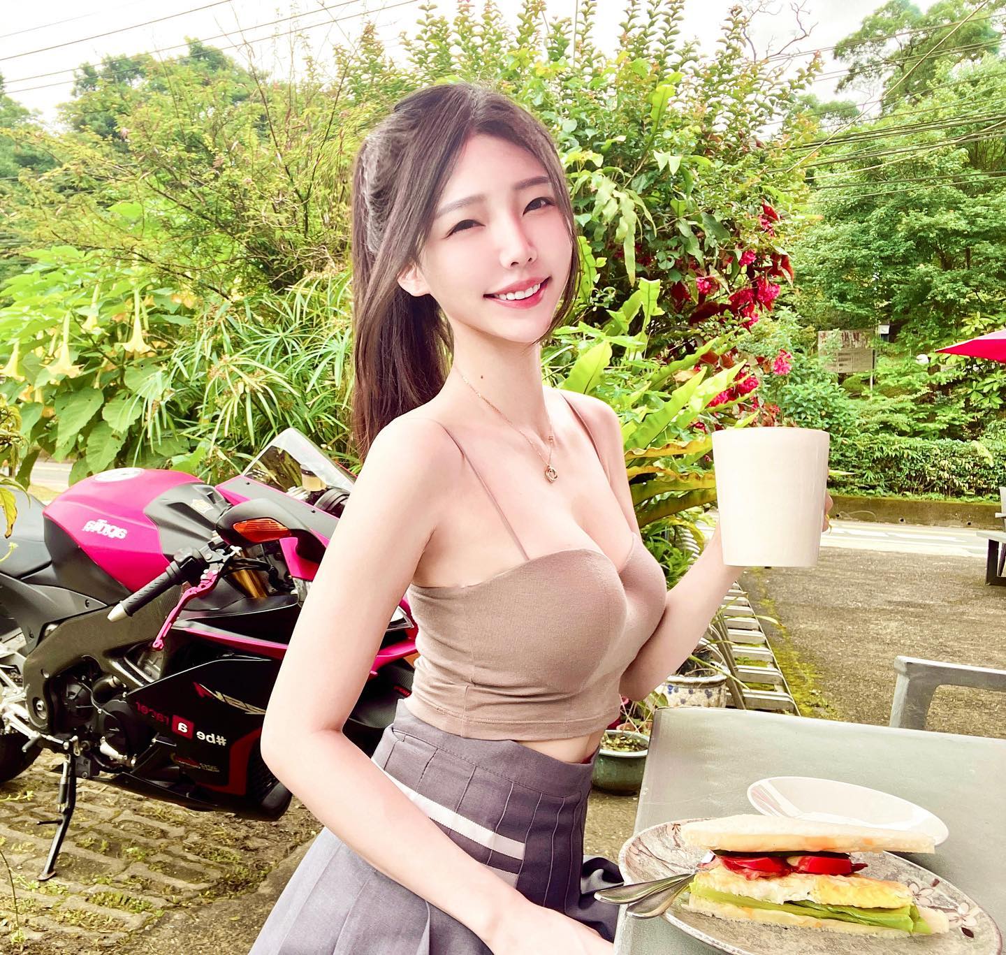 長腿女神「王晨飄Sofia」無法抗拒的誘惑.....一不小心就淪陷-第1章-图片8