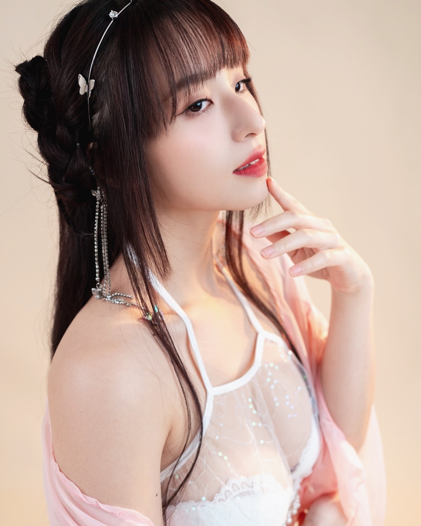 爆乳網紅「蘋蘋澎澎」甜美與性感兼具 上圍實在太惹火了-第1章-图片1