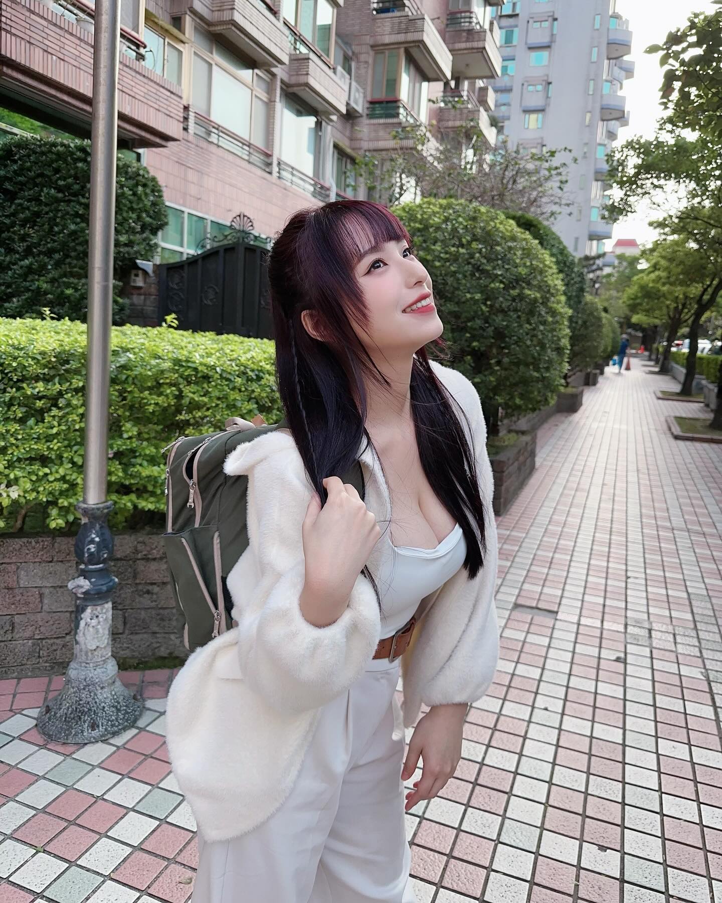 爆乳網紅「蘋蘋澎澎」甜美與性感兼具 上圍實在太惹火了-第1章-图片9