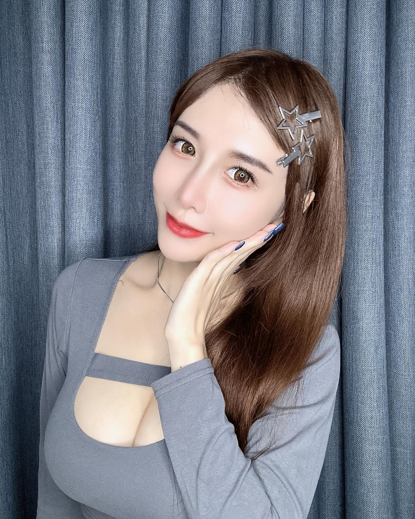 啦啦隊正妹「牛奶」白嫩美體絕頂誘惑 無法抗拒-第1章-图片6