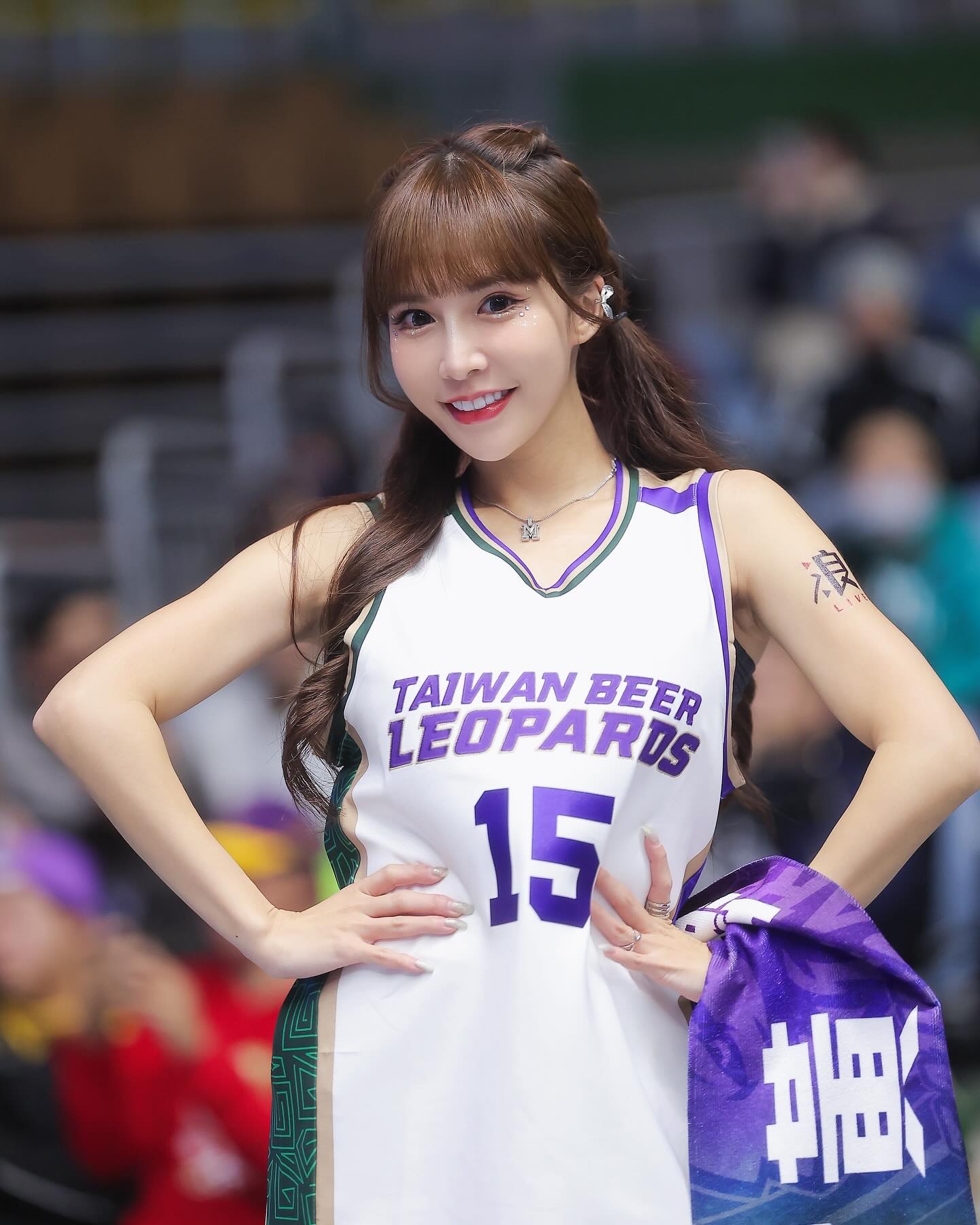 啦啦隊正妹「牛奶」白嫩美體絕頂誘惑 無法抗拒-第1章-图片9