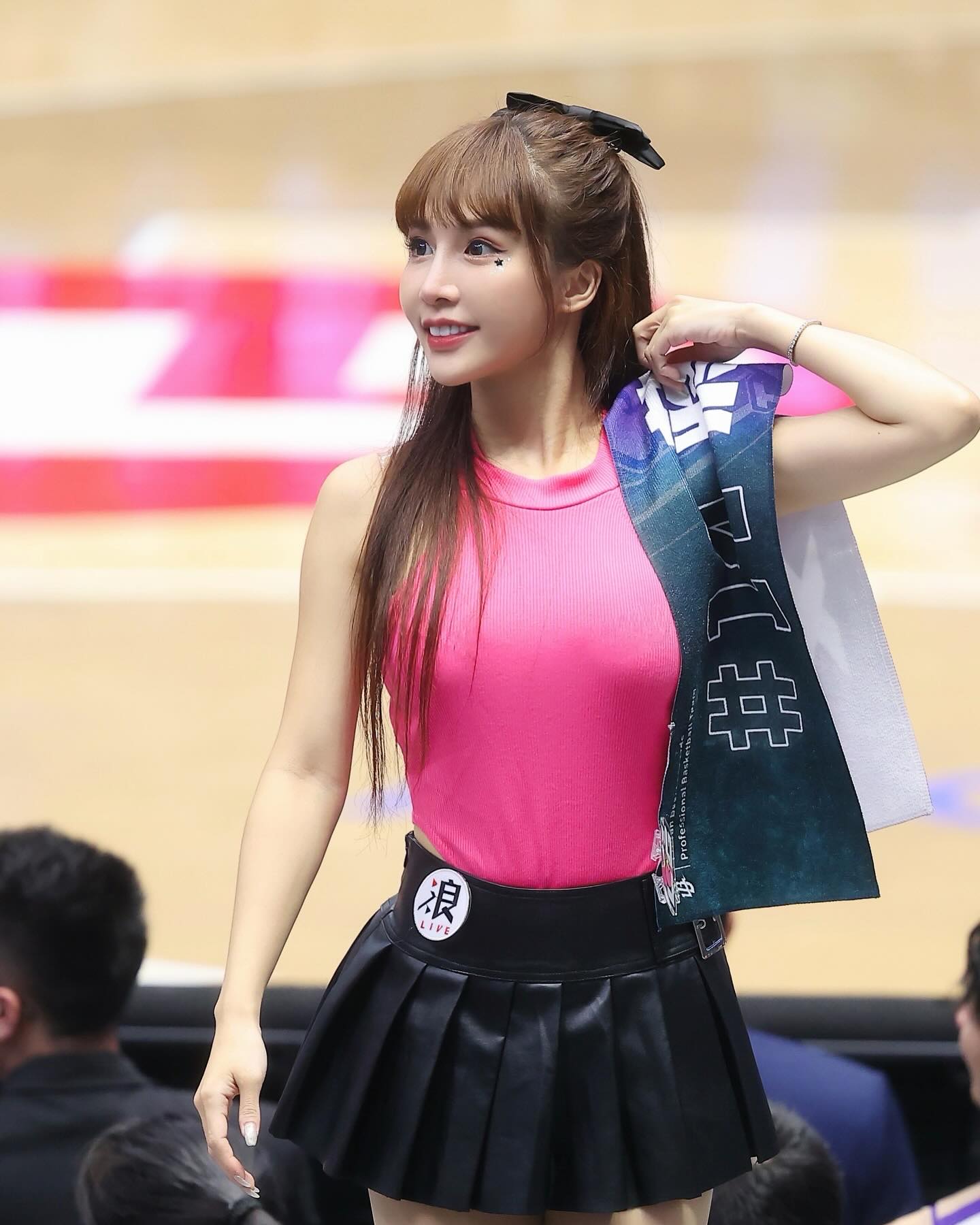 啦啦隊正妹「牛奶」白嫩美體絕頂誘惑 無法抗拒-第1章-图片10