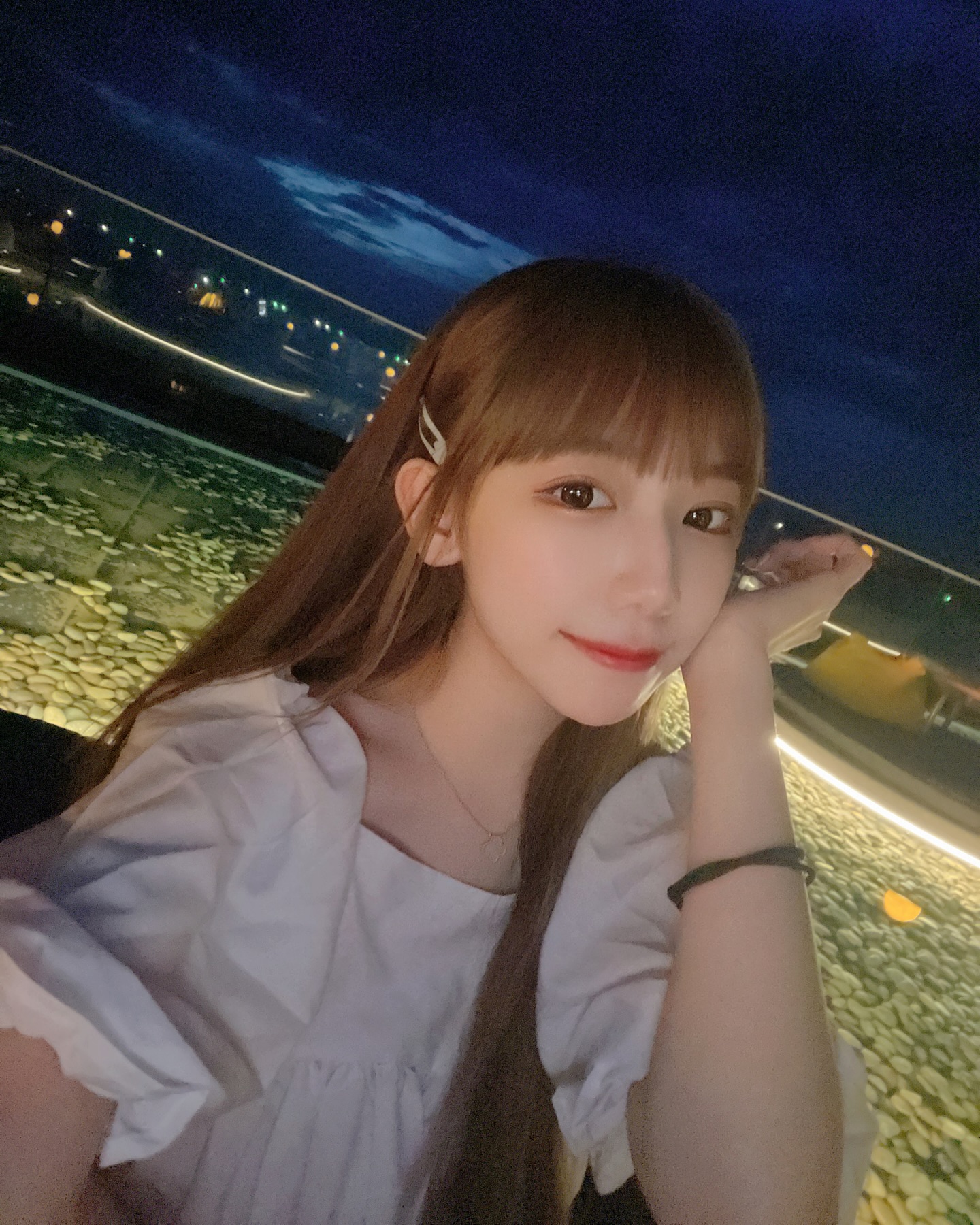 正妹「李允菲」白嫩小臉顏值超高 滿滿邪惡身材解放-第1章-图片4