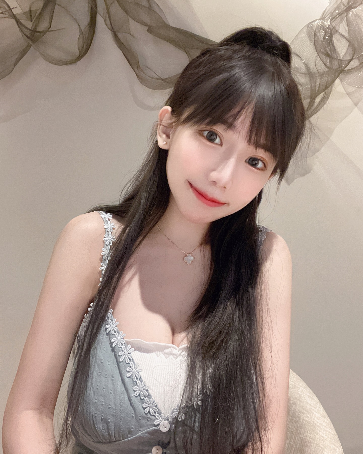 正妹「李允菲」白嫩小臉顏值超高 滿滿邪惡身材解放-第1章-图片7