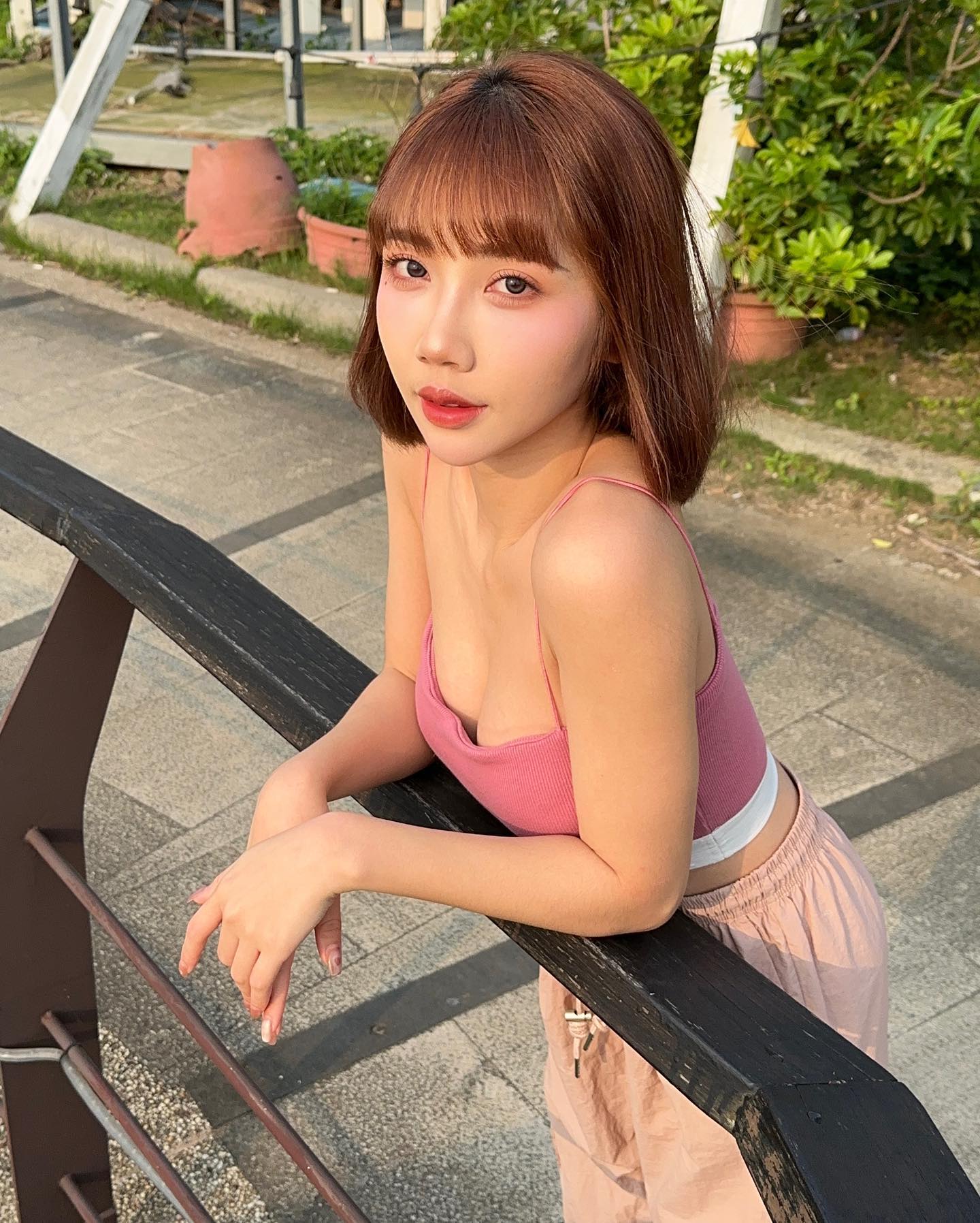 正妹「彭彭柔柔」前凸後翹的身材看了欲罷不能-第1章-图片1