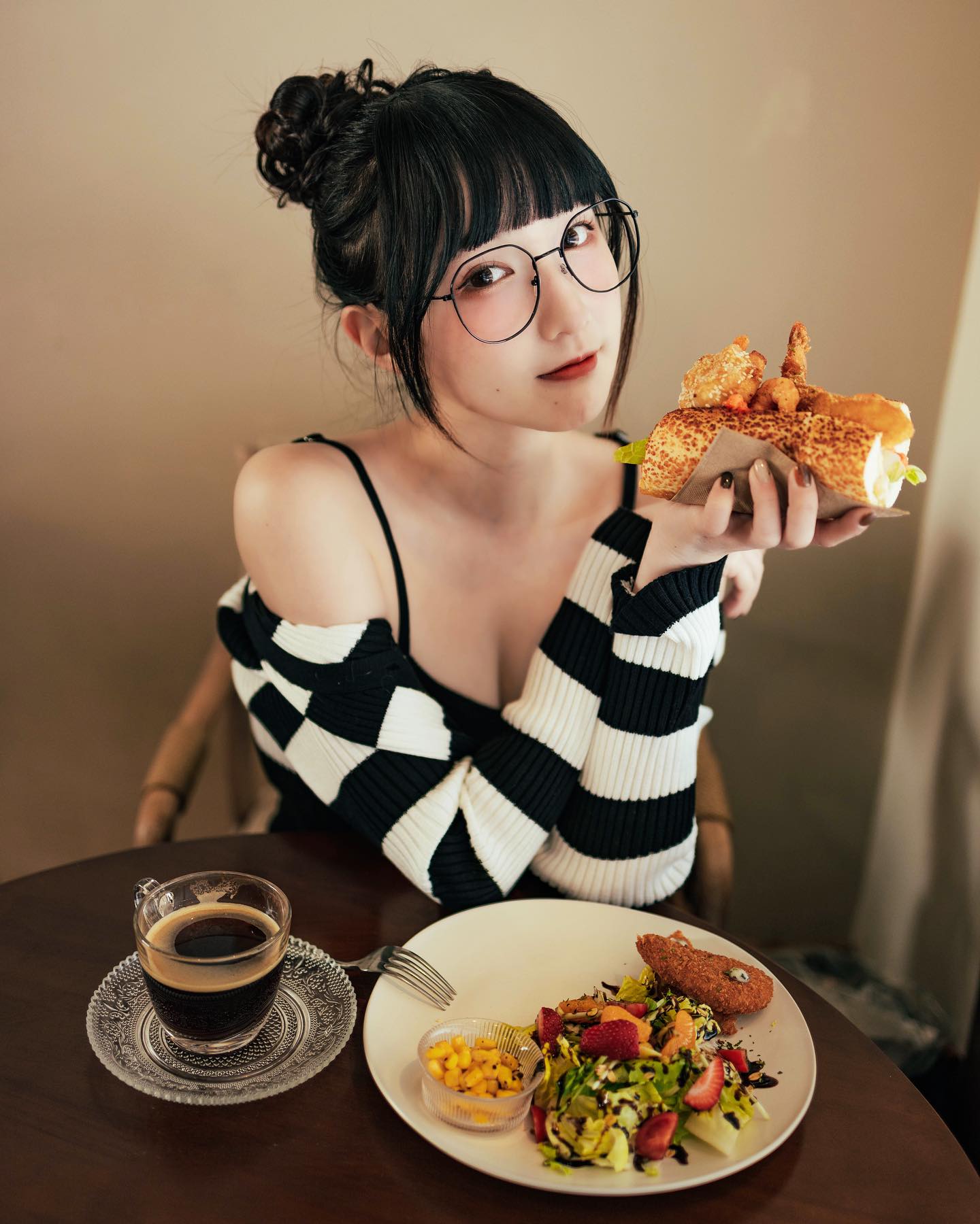 網美「柯姿KZI」清透肌膚身材粉嫩露出 讓人著迷不已-第1章-图片3