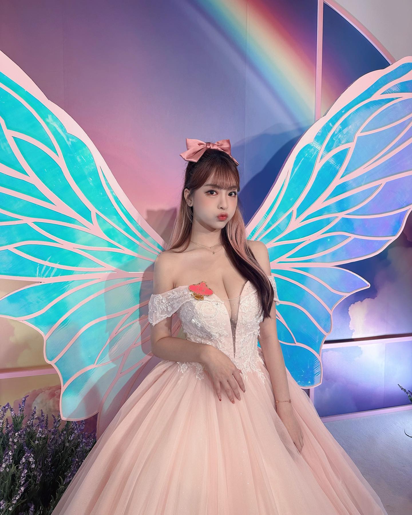 美乳女孩「心韻」小露白嫩養眼畫面 誘惑無人能擋-第1章-图片1