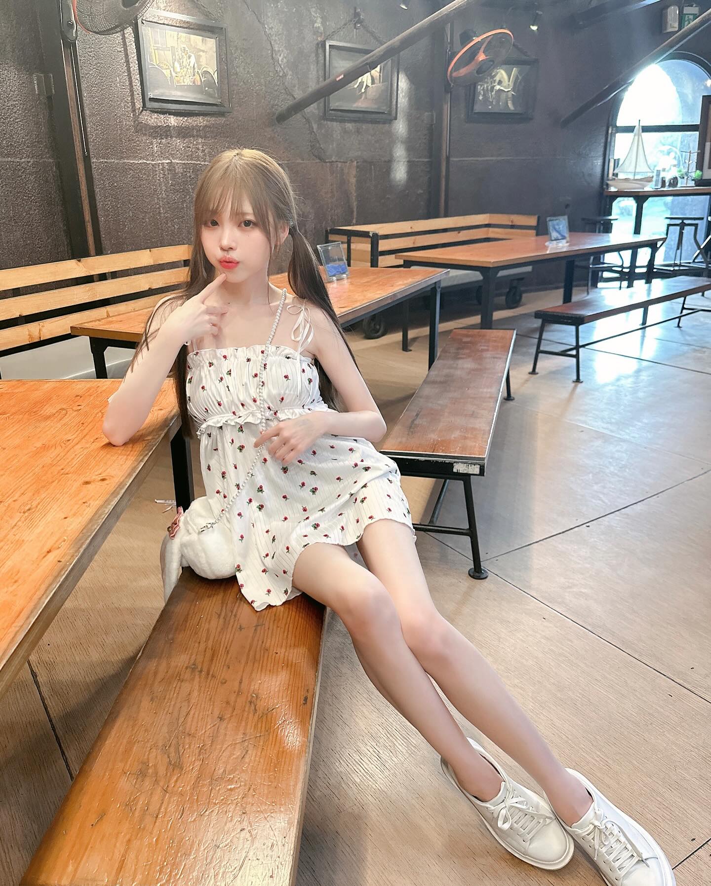 氣質妹「趙兔喵」白嫩肌膚凶器大膽露出 深溝誘惑-第1章-图片3