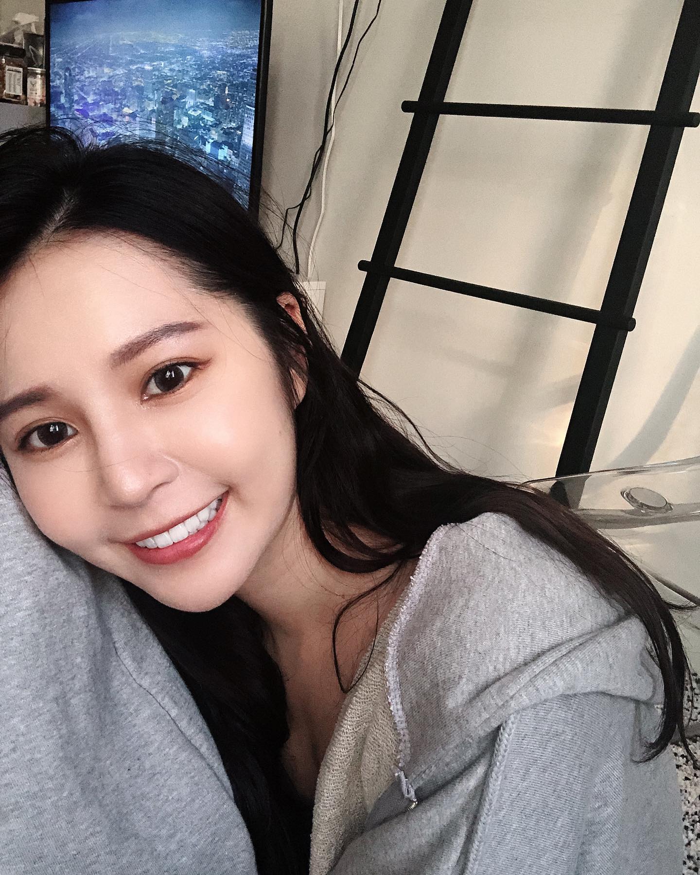 「喬希啊」胸前乳量若隱若現 藏不住的火辣誘惑-第1章-图片7