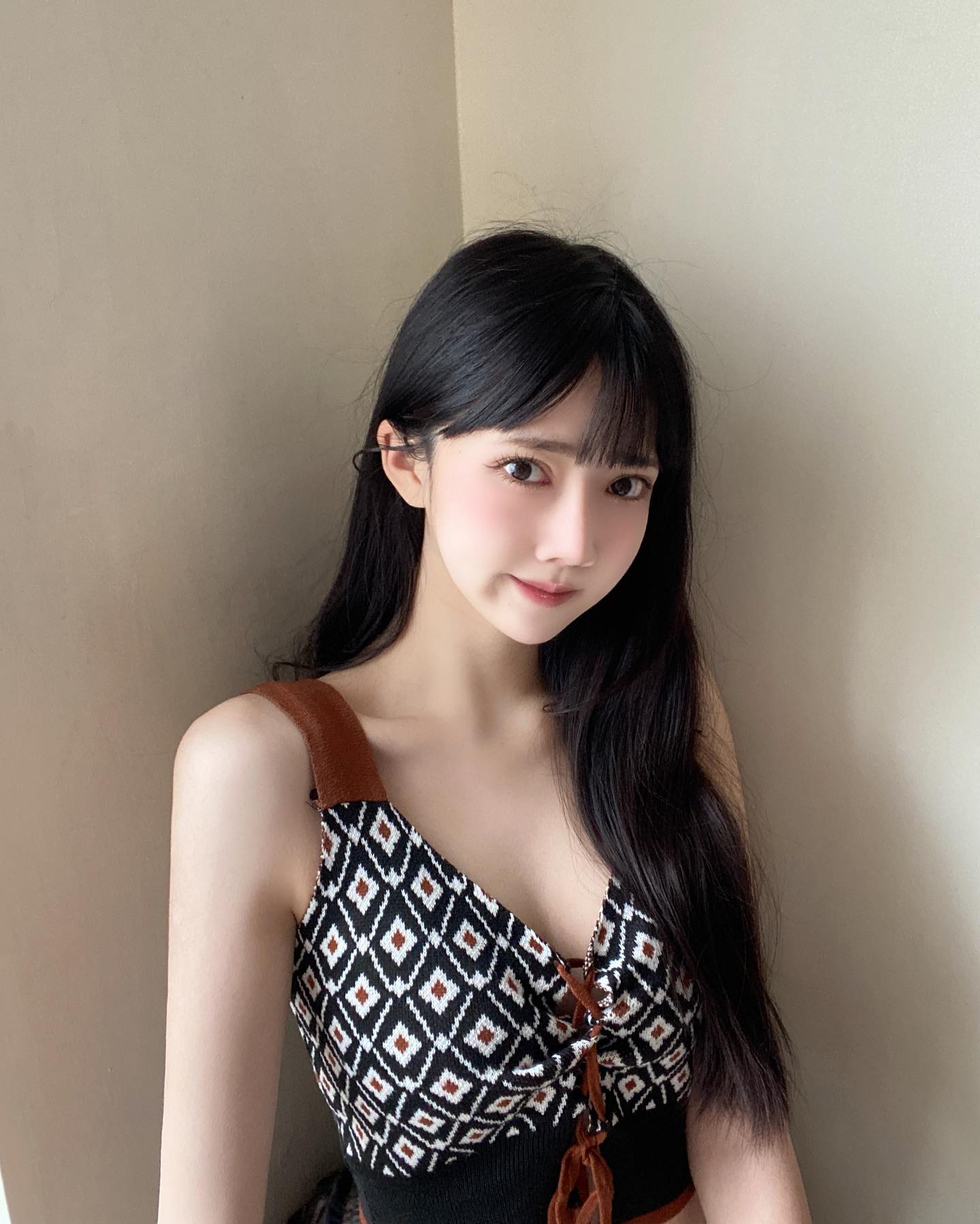 氣質女孩「Angelia 宸」雪白肌膚讓人稱羨 犯規十足-第1章-图片1