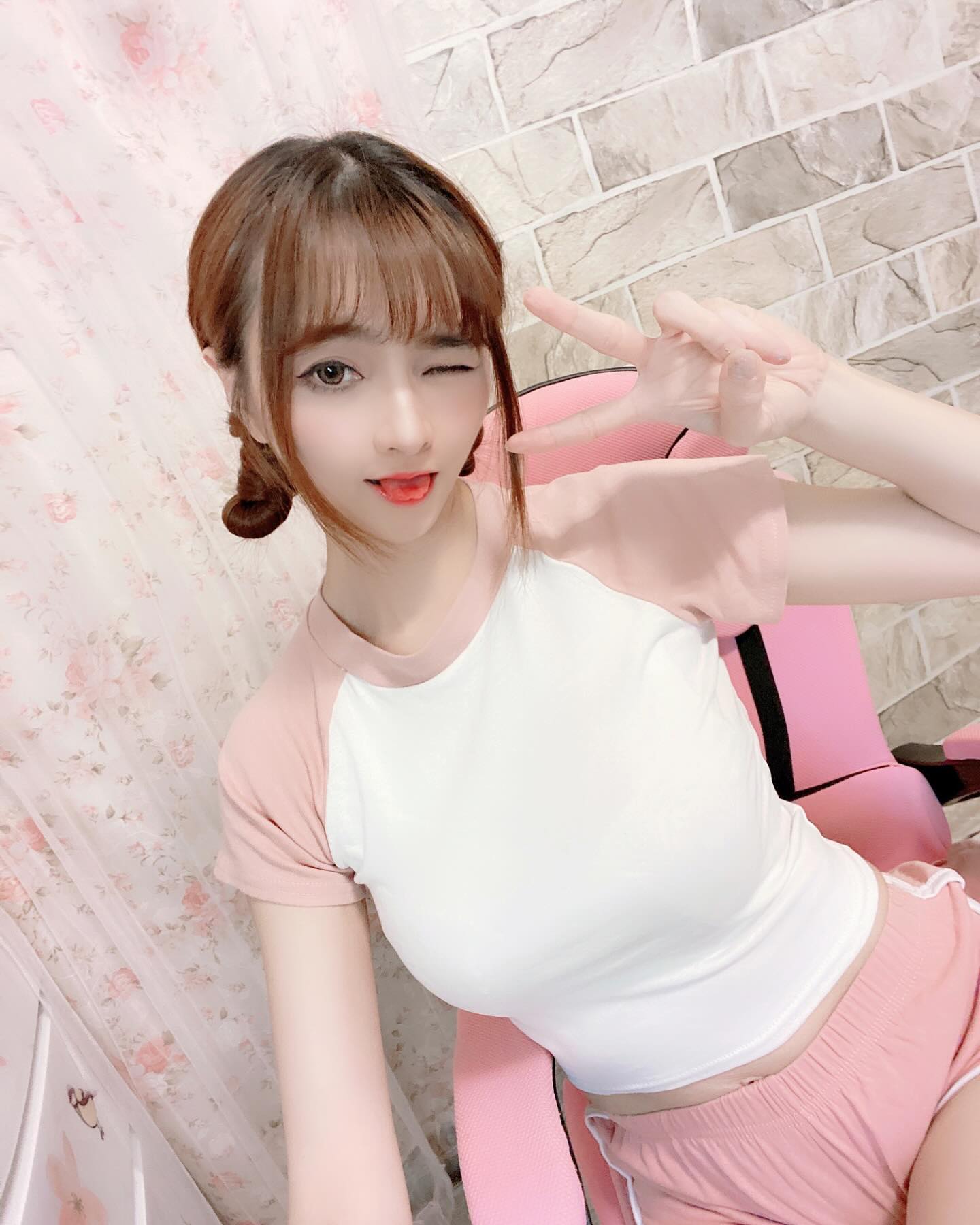 清秀佳人「心玥Artemis」飽滿乳溝讓人一看鼻血直流-第1章-图片8