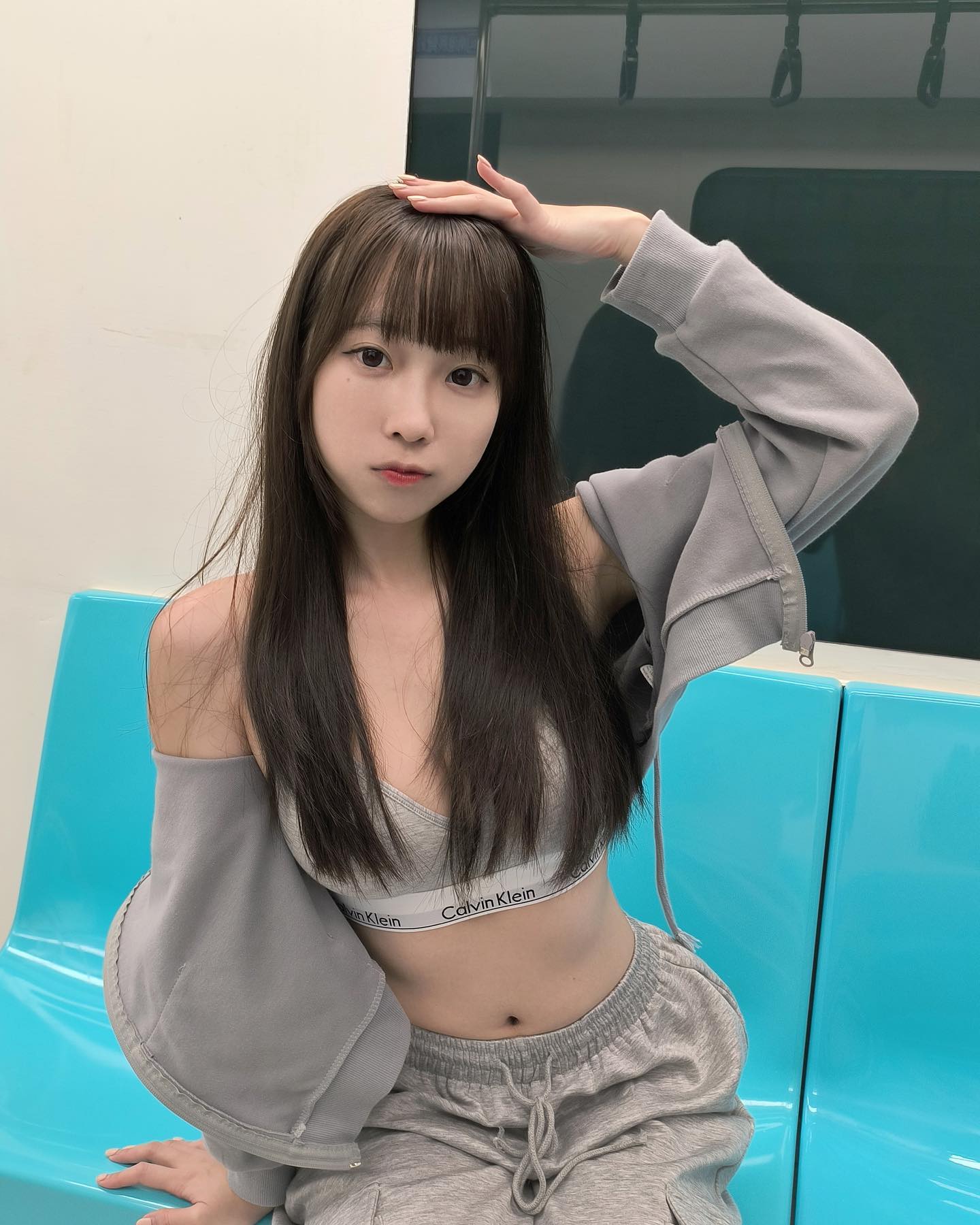 「小孟」魅惑眼神相當勾魂 身材堪稱一流-第1章-图片1