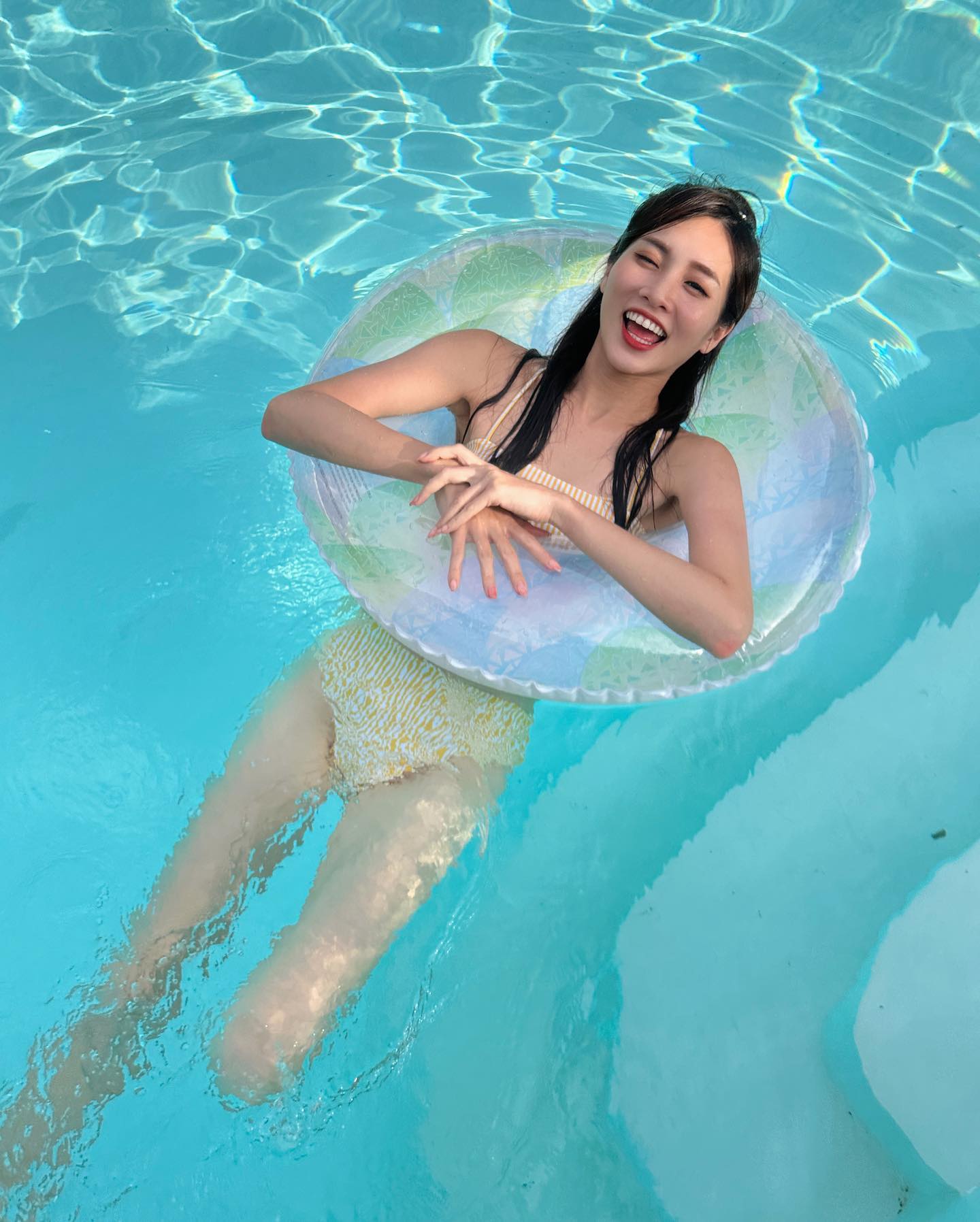 正妹「筠筠兒」魅惑電眼加性感身姿 完美比例超吸睛-第1章-图片6