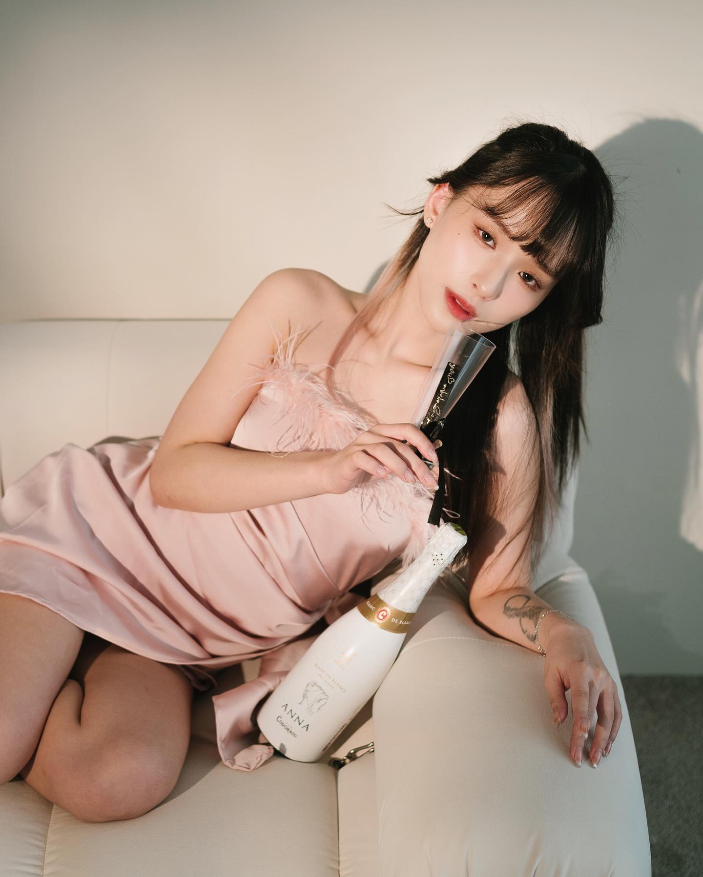 小隻馬「全糖熊熊」胸前深溝惹火誘惑 看了情不自禁-第1章-图片2