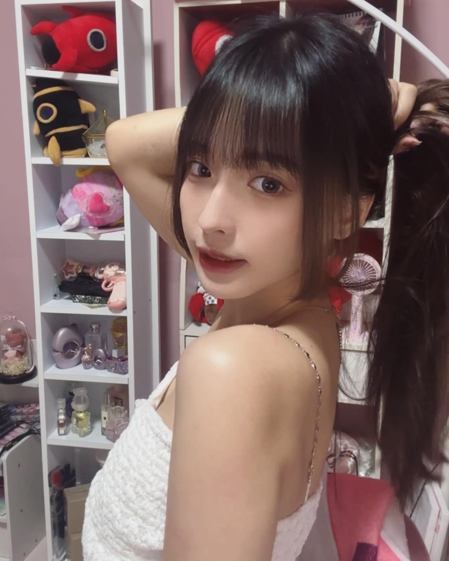 小隻馬「全糖熊熊」胸前深溝惹火誘惑 看了情不自禁-第1章-图片5