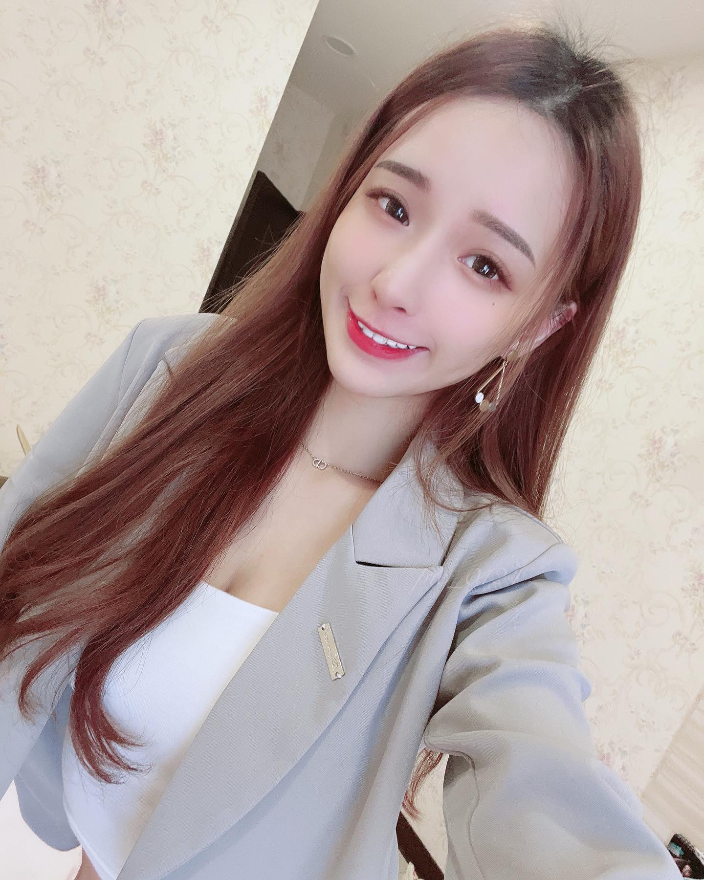 小隻馬「全糖熊熊」胸前深溝惹火誘惑 看了情不自禁-第1章-图片9