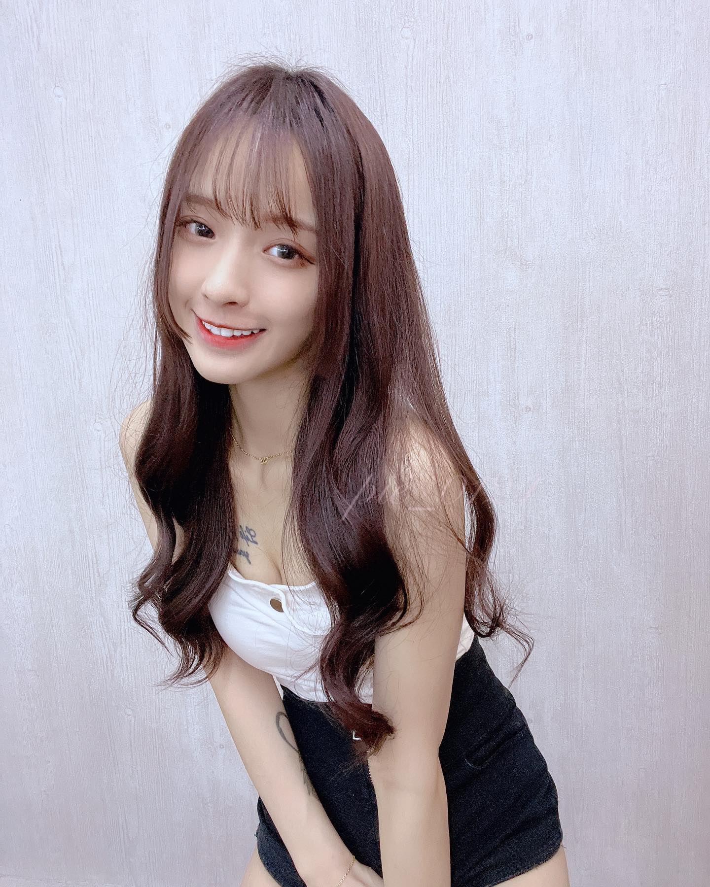 小隻馬「全糖熊熊」胸前深溝惹火誘惑 看了情不自禁-第1章-图片10