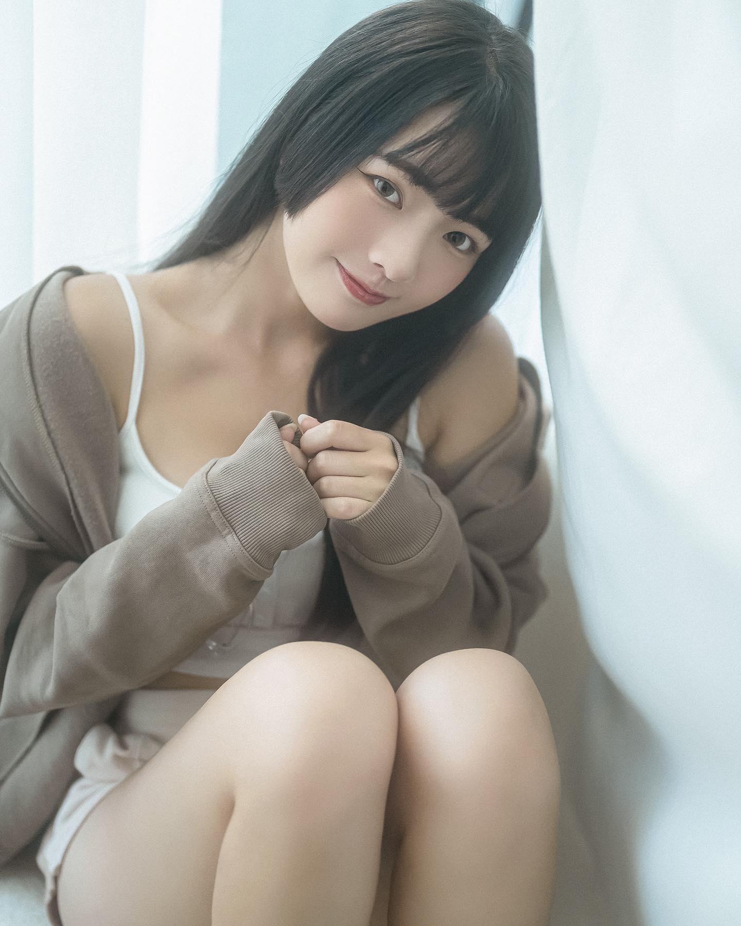 甜美小隻馬「Joy」誘人的白皙深溝 實在太犯規-第1章-图片8