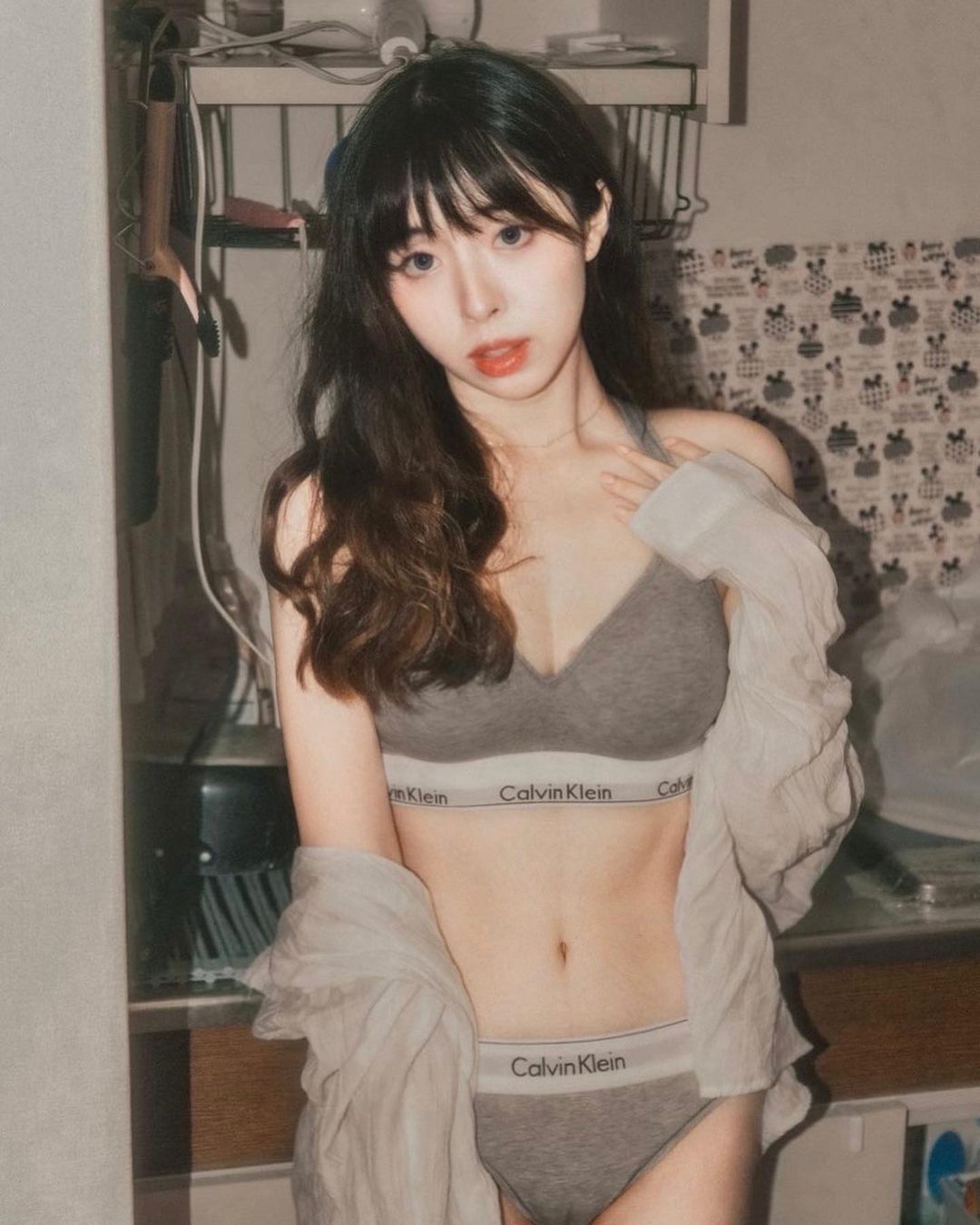 你的 CK 超人已上線！超辣甜美正妹 Holly　原來是醫學系高材生！-第1章-图片1