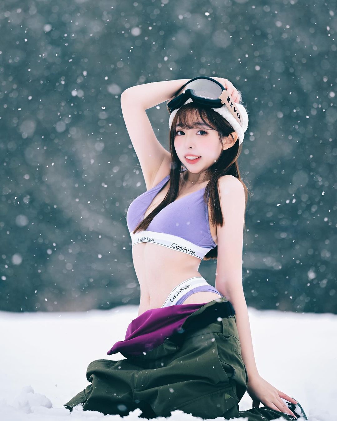 你的 CK 超人已上線！超辣甜美正妹 Holly　原來是醫學系高材生！-第1章-图片9