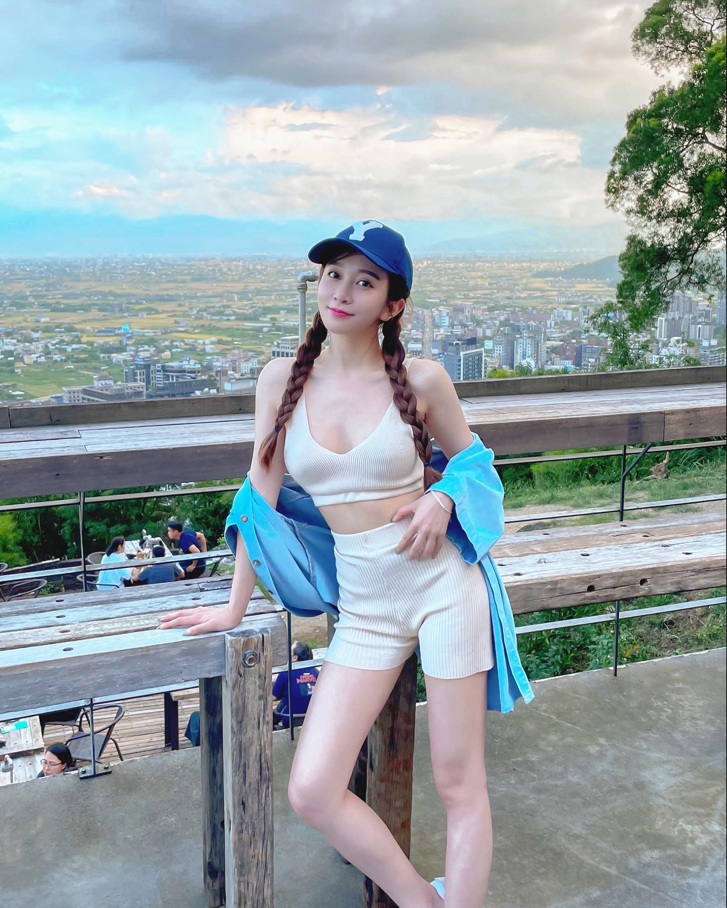 好身材藏不住！篠崎泫「比基尼辣照」深V超兇身材全都露-第1章-图片2