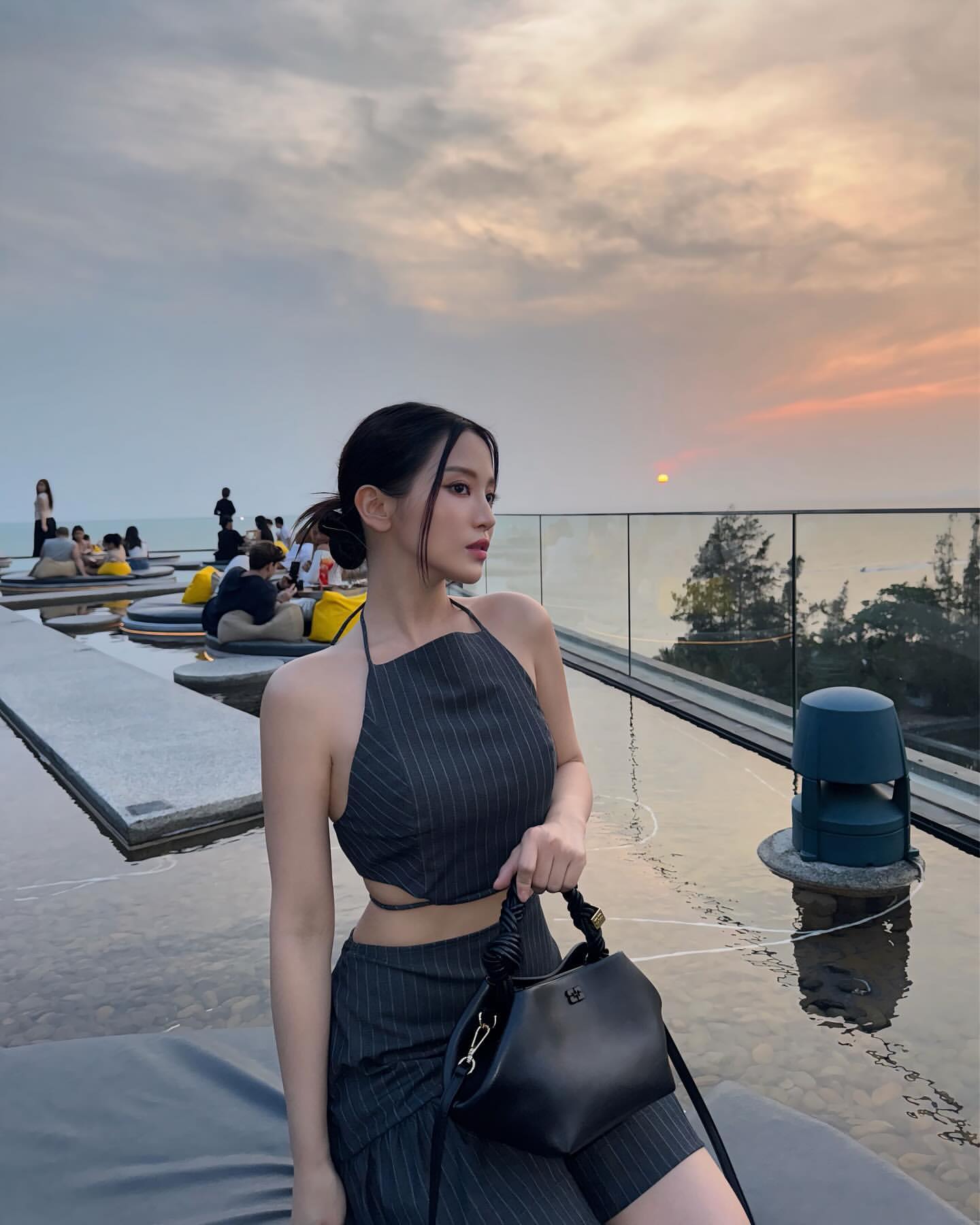 北一女神約上車「暗黑內裝」大放送絕頂Body大放送-第1章-图片4