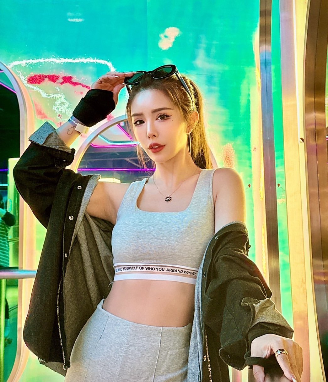 「高萱Kimmy」是運動女神的他同時也是幸運車模喔-第1章-图片2