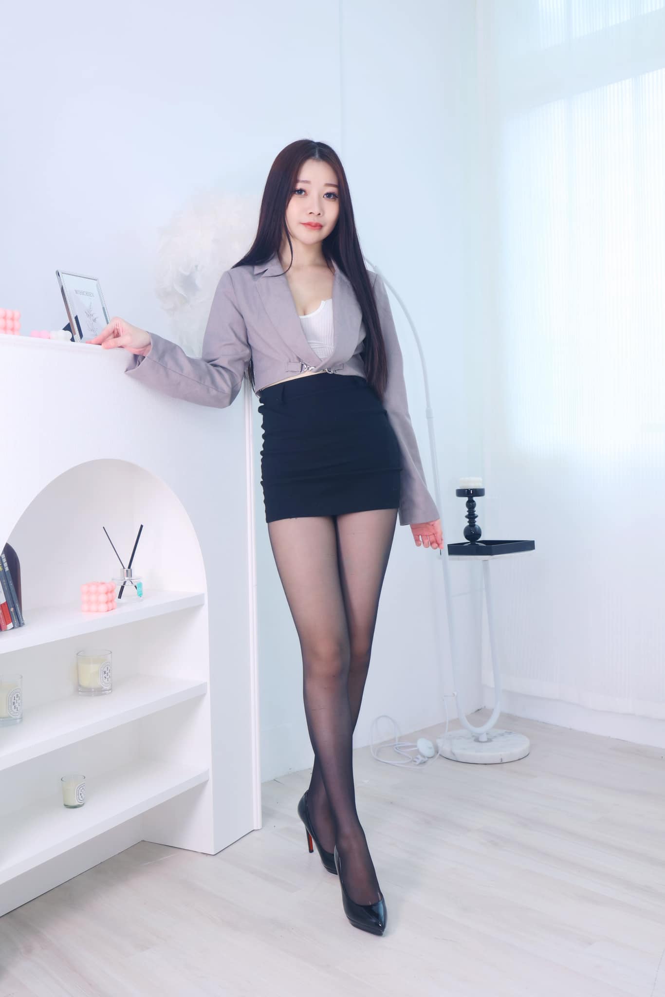 【網路收集】台灣美腿女郎 許小葆 經營的酒吧攝影棚團拍-第1章-图片30