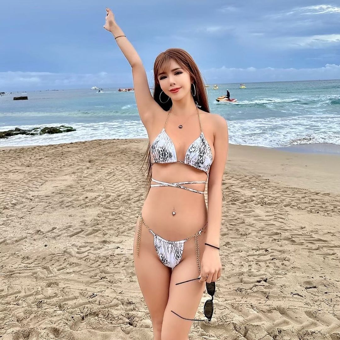 藏不住的好身材！「高萱Kimmy」比基尼辣照 超兇身材-第1章-图片1